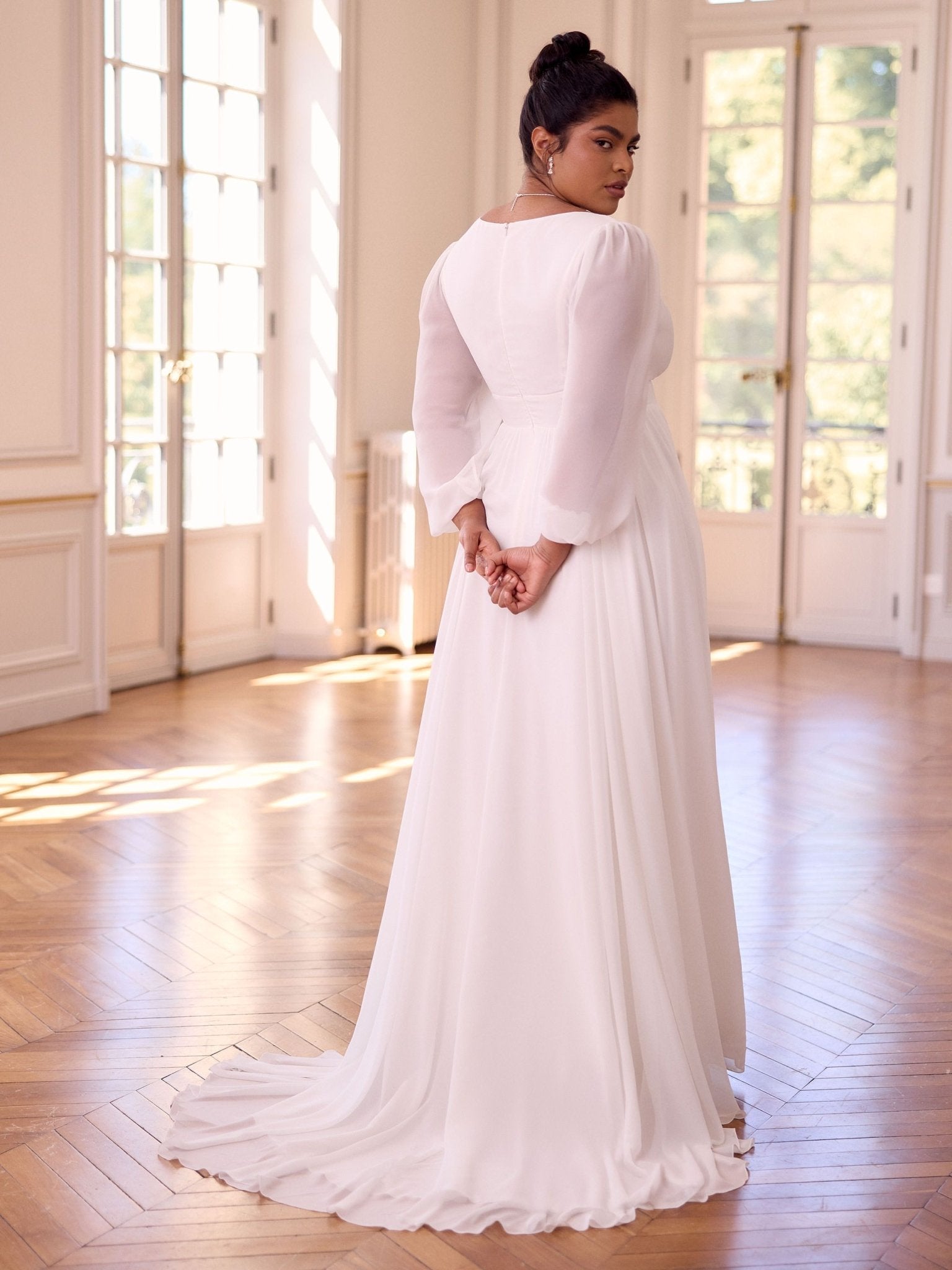 li - 1BE - 047 - bridalicious Brautkleider Hochzeitskleider Brautmoden Bremen Wiesbaden