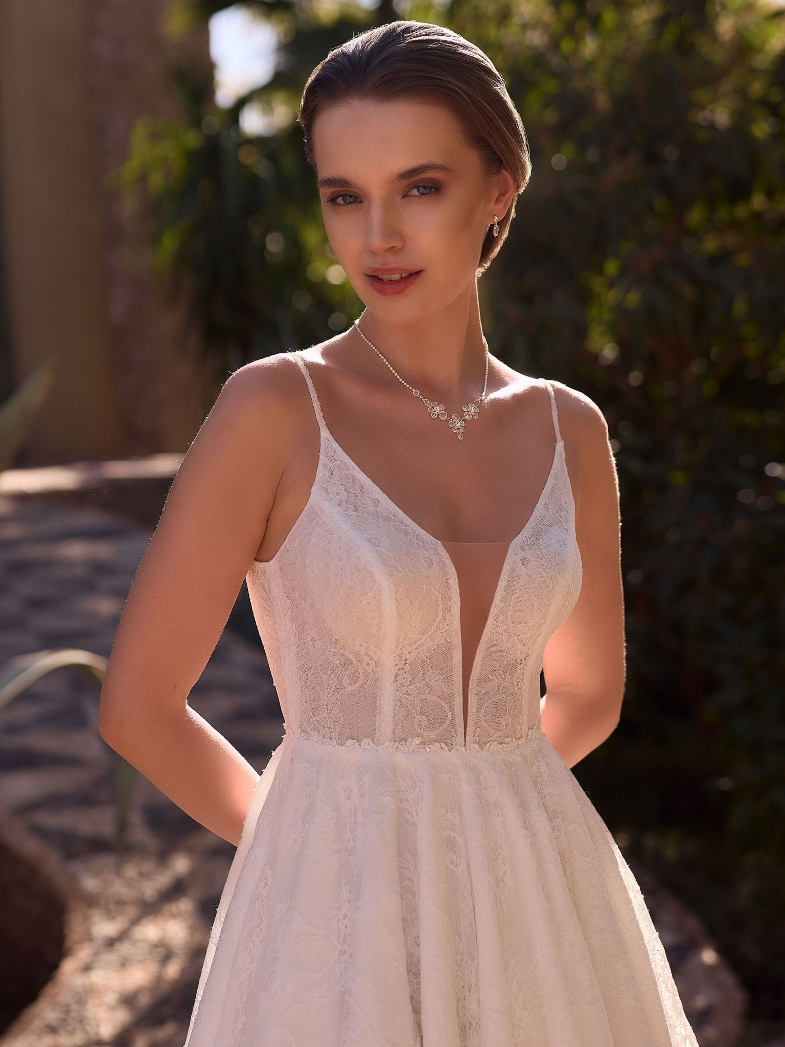 li - 1BE - 048 - bridalicious Brautkleider Hochzeitskleider Brautmoden Bremen Wiesbaden