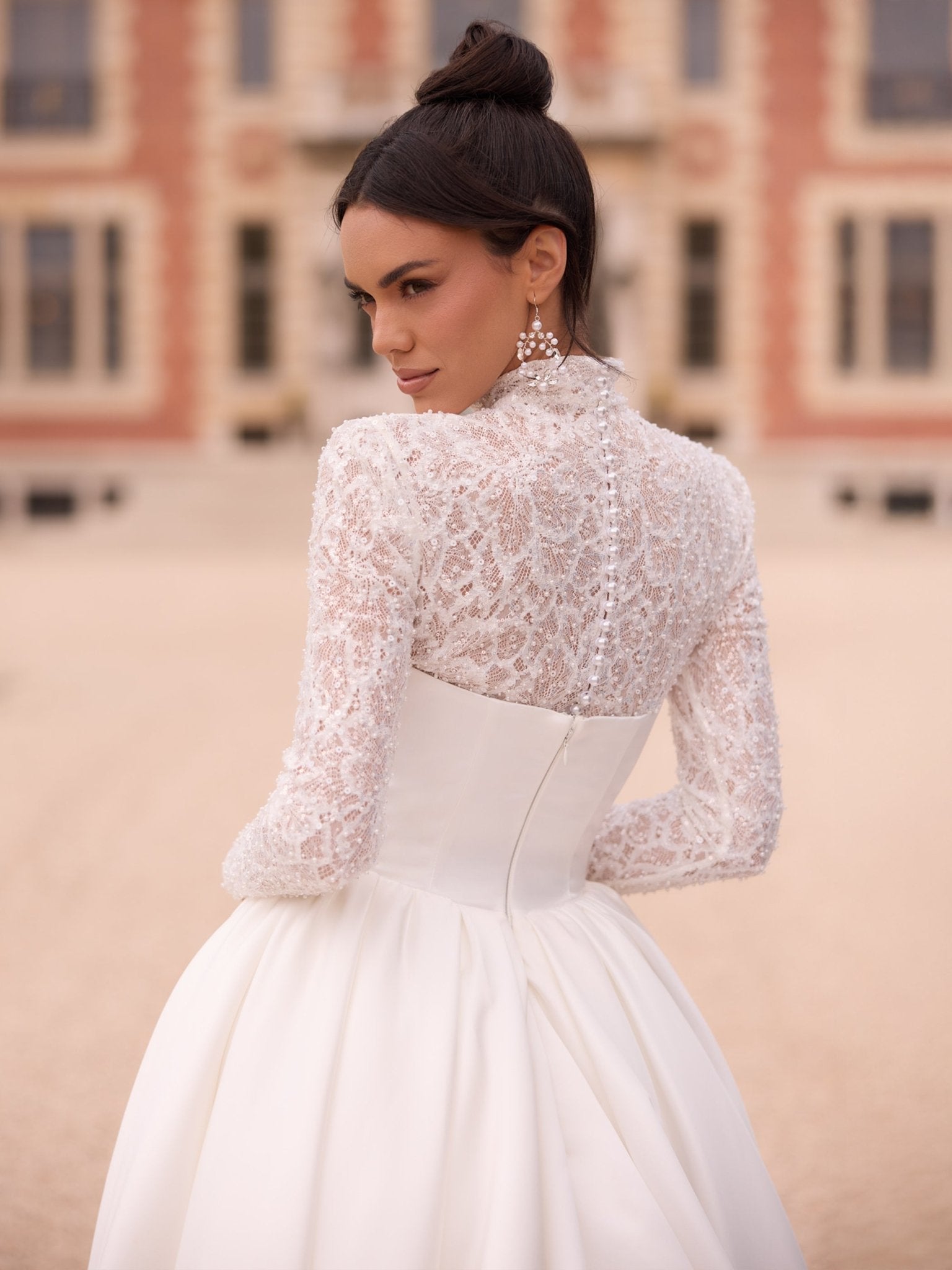 li - 1BE - 049 - bridalicious Brautkleider Hochzeitskleider Brautmoden Bremen Wiesbaden