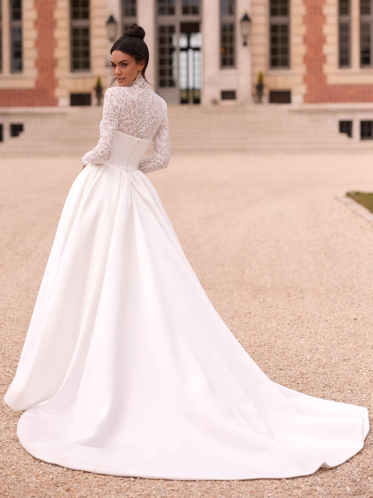 li - 1BE - 049 - bridalicious Brautkleider Hochzeitskleider Brautmoden Bremen Wiesbaden