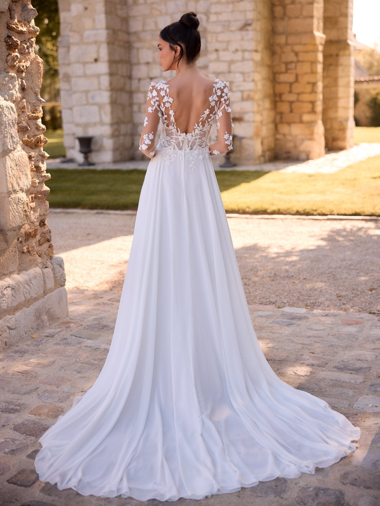 li - 1BE - 054 - bridalicious Brautkleider Hochzeitskleider Brautmoden Bremen Wiesbaden