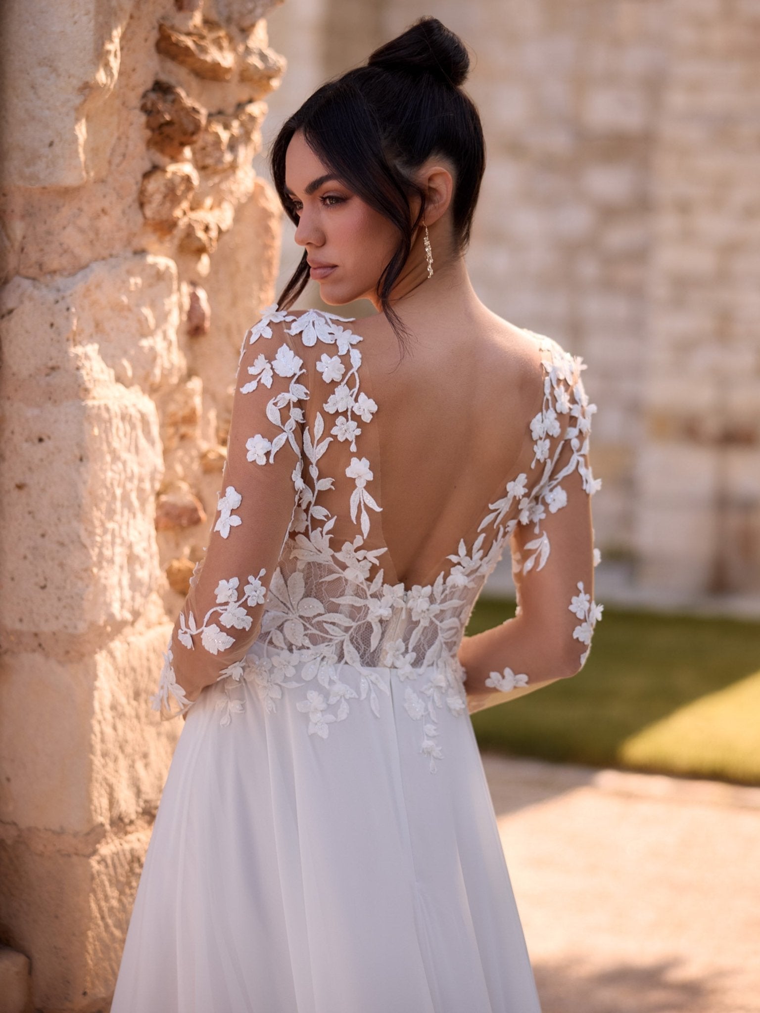 li - 1BE - 054 - bridalicious Brautkleider Hochzeitskleider Brautmoden Bremen Wiesbaden