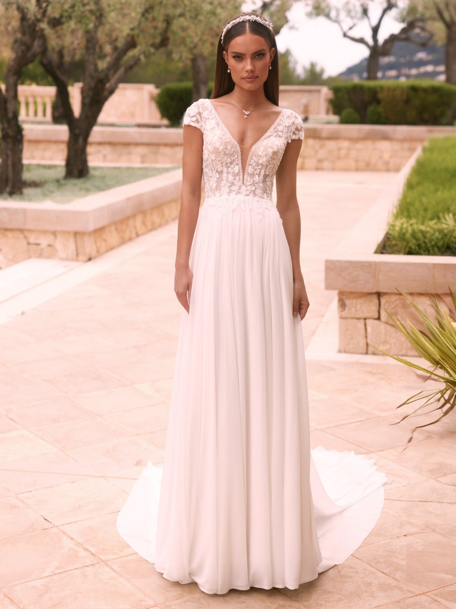 li - 1BE - 056 - bridalicious Brautkleider Hochzeitskleider Brautmoden Bremen Wiesbaden