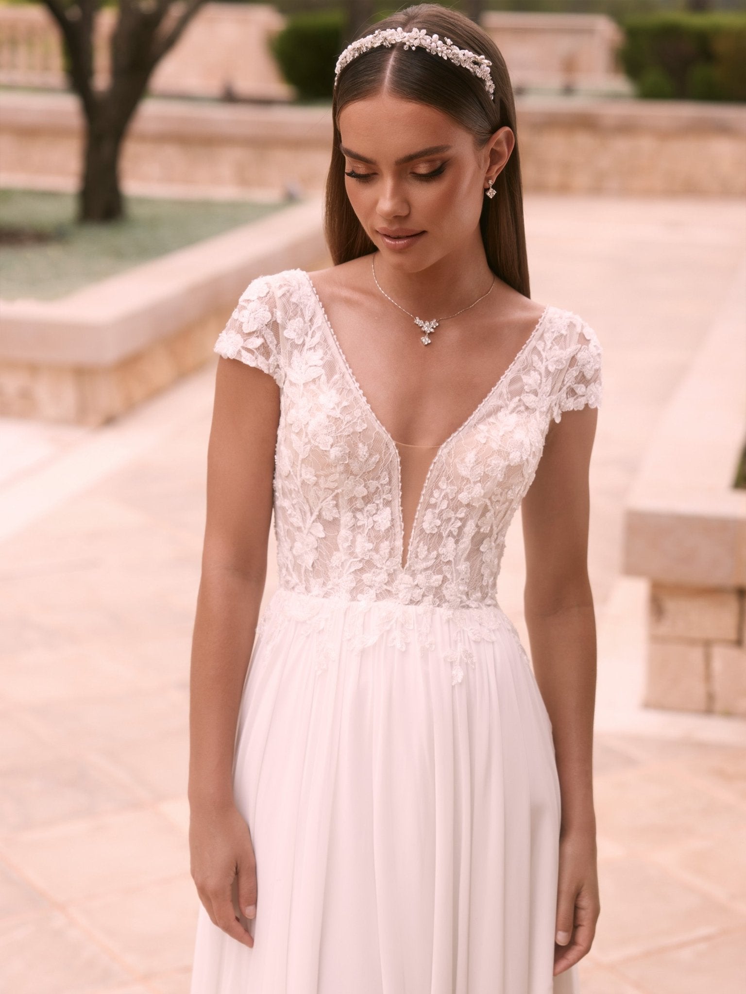 li - 1BE - 056 - bridalicious Brautkleider Hochzeitskleider Brautmoden Bremen Wiesbaden