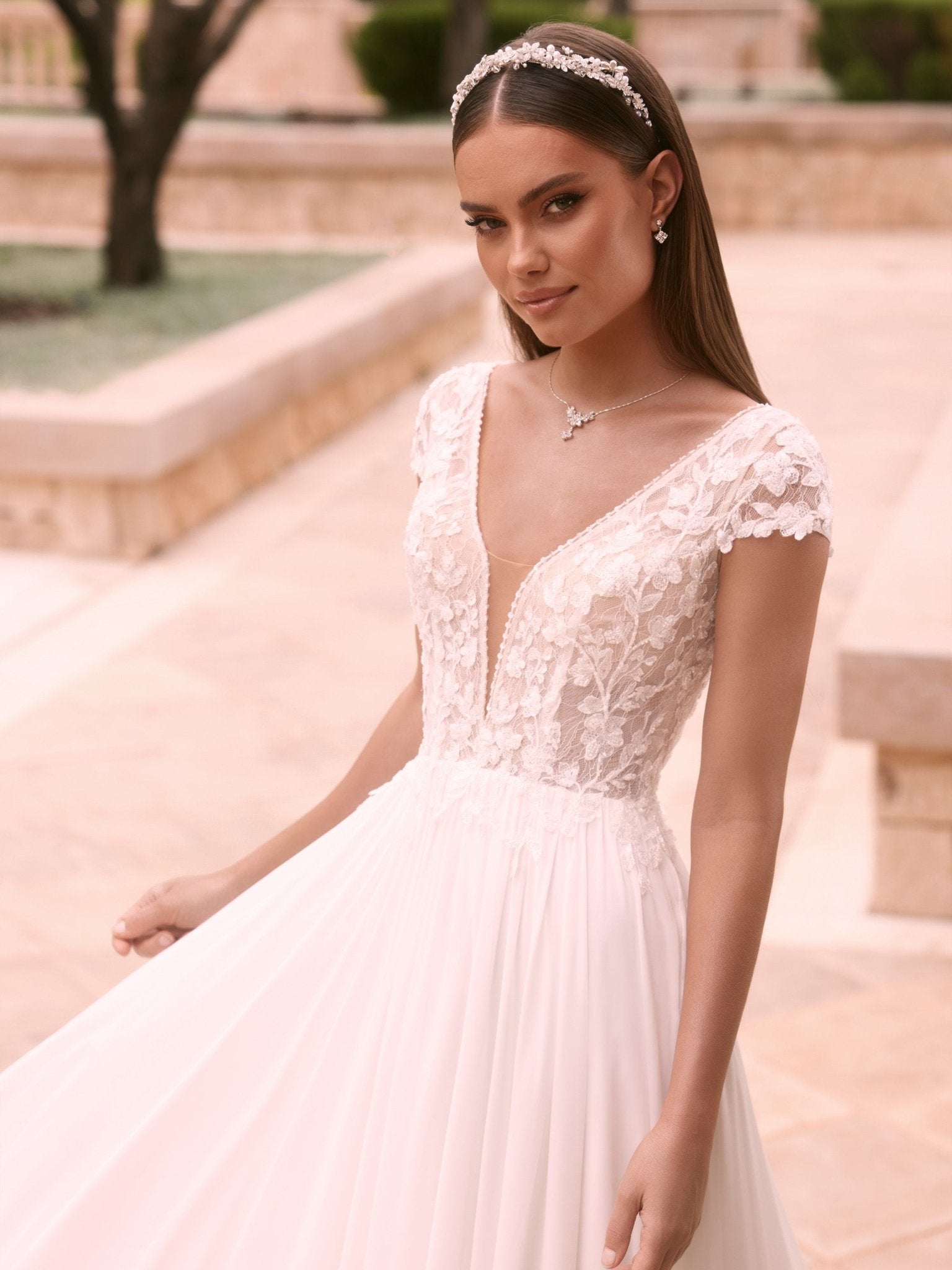 li - 1BE - 056 - bridalicious Brautkleider Hochzeitskleider Brautmoden Bremen Wiesbaden