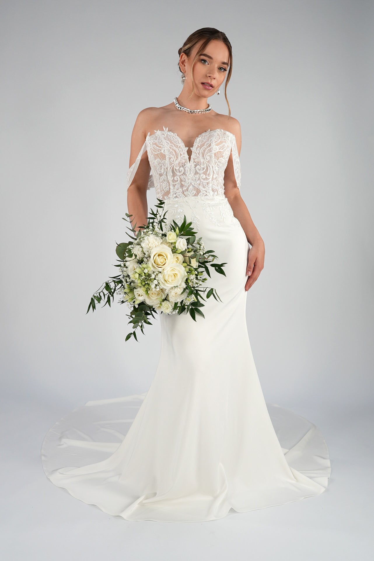 li - 2RE - 001 - bridalicious Brautkleider Hochzeitskleider Brautmoden Bremen Wiesbaden