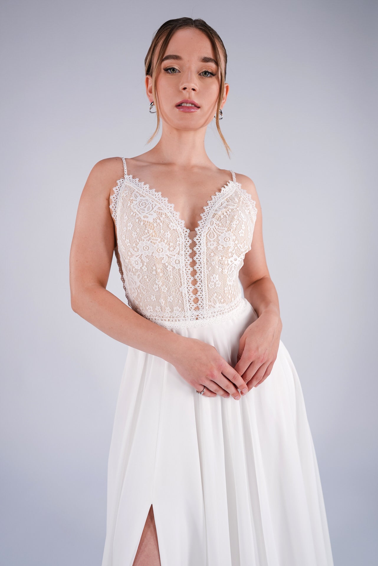 li - 2RE - 002 - bridalicious Brautkleider Hochzeitskleider Brautmoden Bremen Wiesbaden