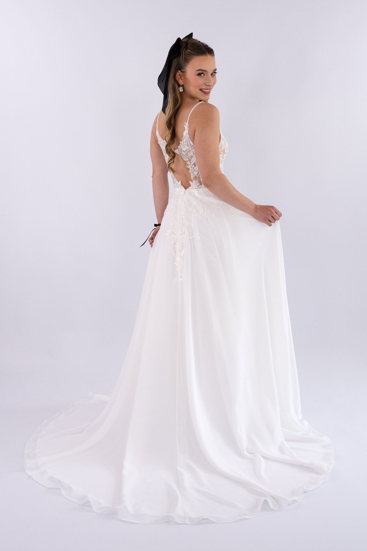 li - 2RE - 003 - bridalicious Brautkleider Hochzeitskleider Brautmoden Bremen Wiesbaden