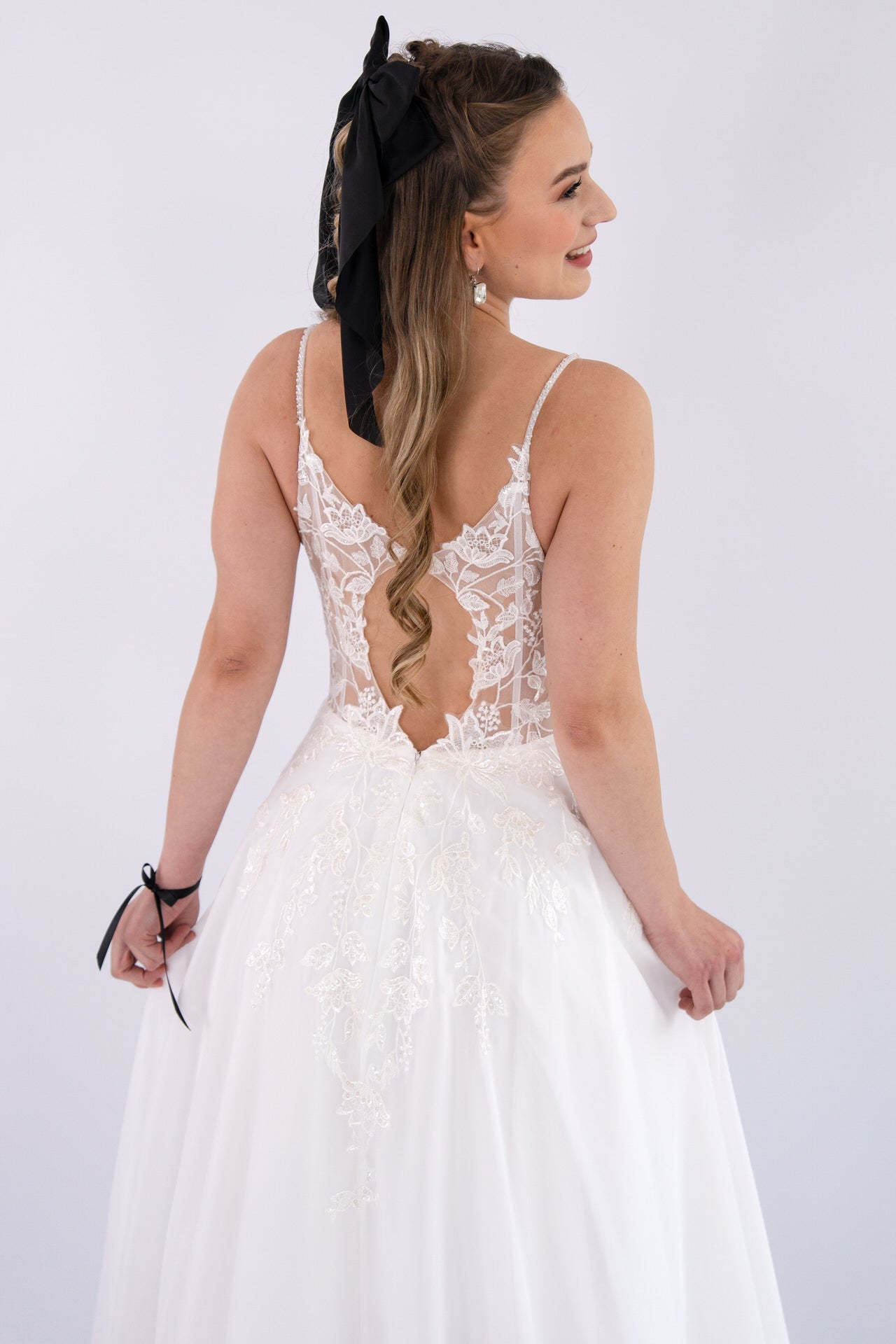 li - 2RE - 003 - bridalicious Brautkleider Hochzeitskleider Brautmoden Bremen Wiesbaden