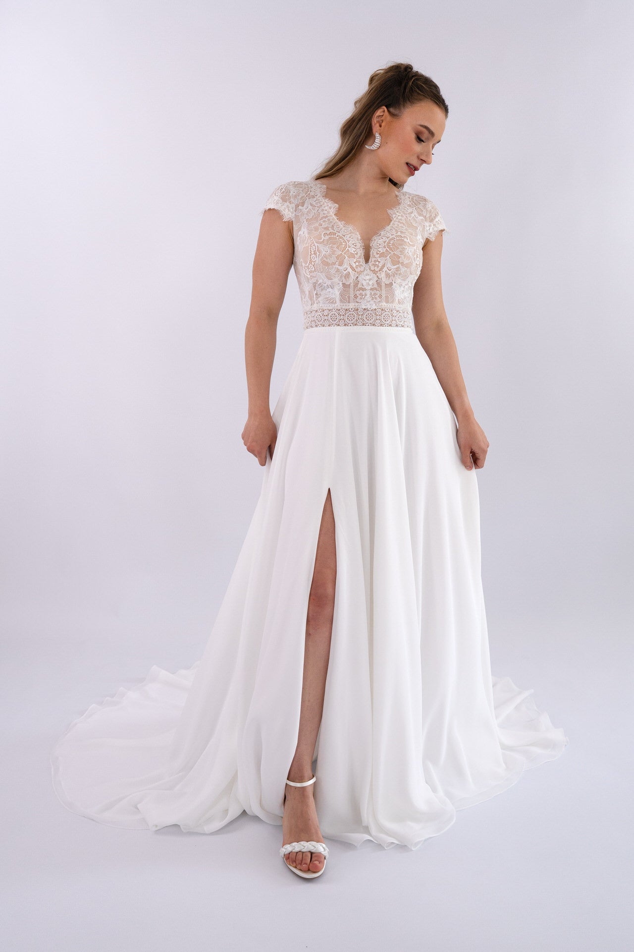 li - 2RE - 005 - bridalicious Brautkleider Hochzeitskleider Brautmoden Bremen Wiesbaden