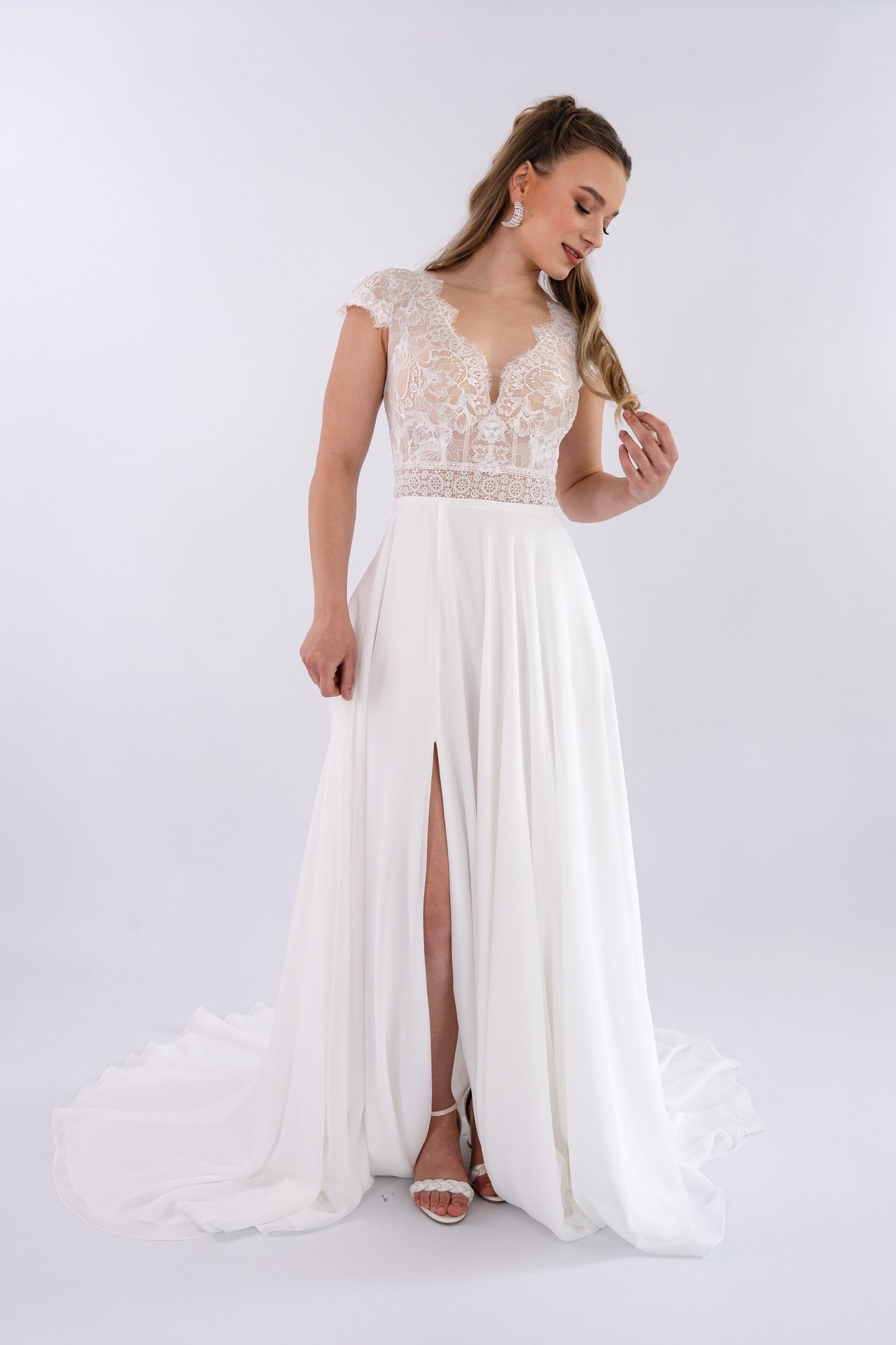 li - 2RE - 005 - bridalicious Brautkleider Hochzeitskleider Brautmoden Bremen Wiesbaden