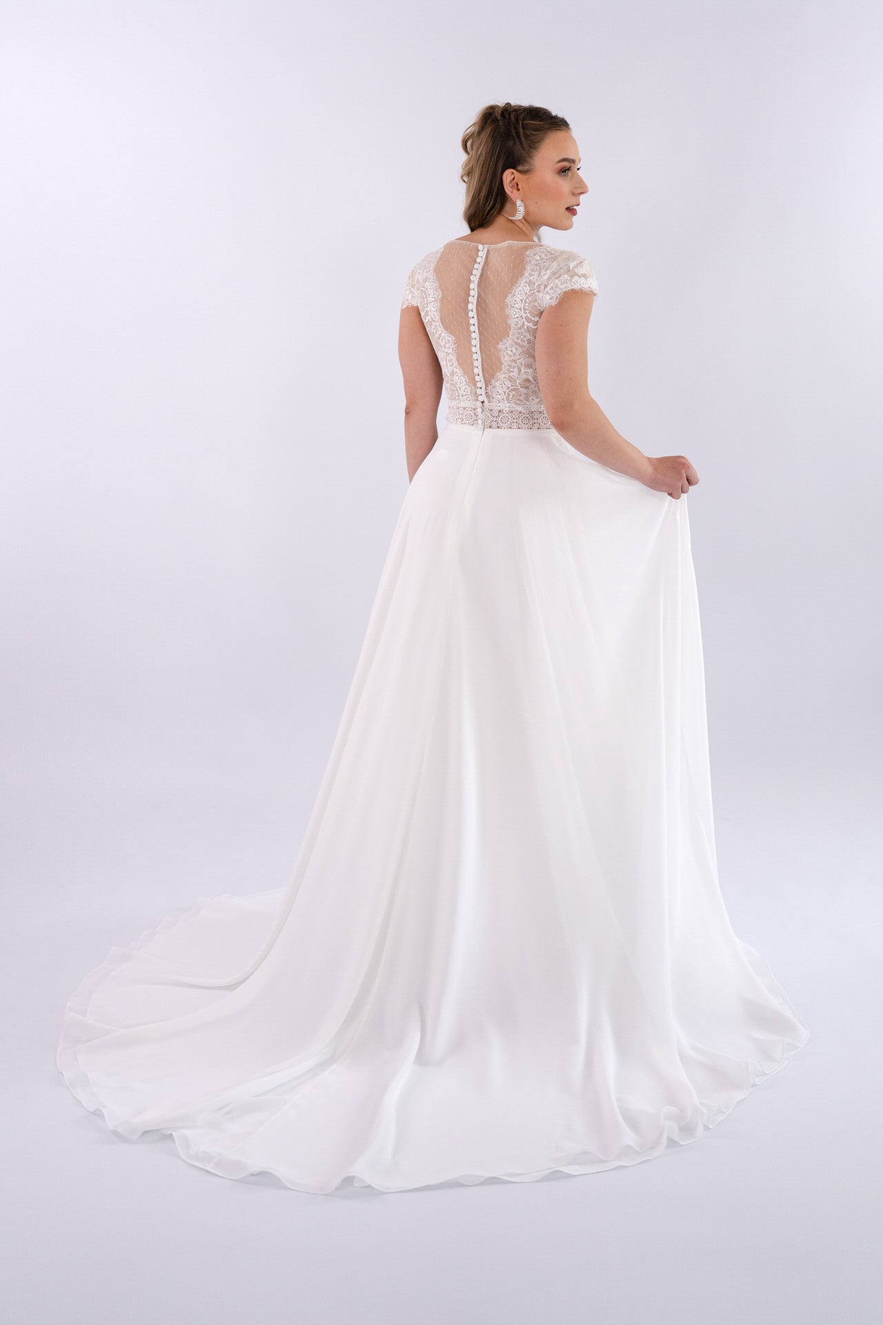 li - 2RE - 005 - bridalicious Brautkleider Hochzeitskleider Brautmoden Bremen Wiesbaden