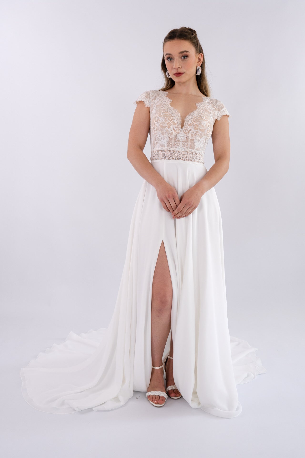 li - 2RE - 005 - bridalicious Brautkleider Hochzeitskleider Brautmoden Bremen Wiesbaden