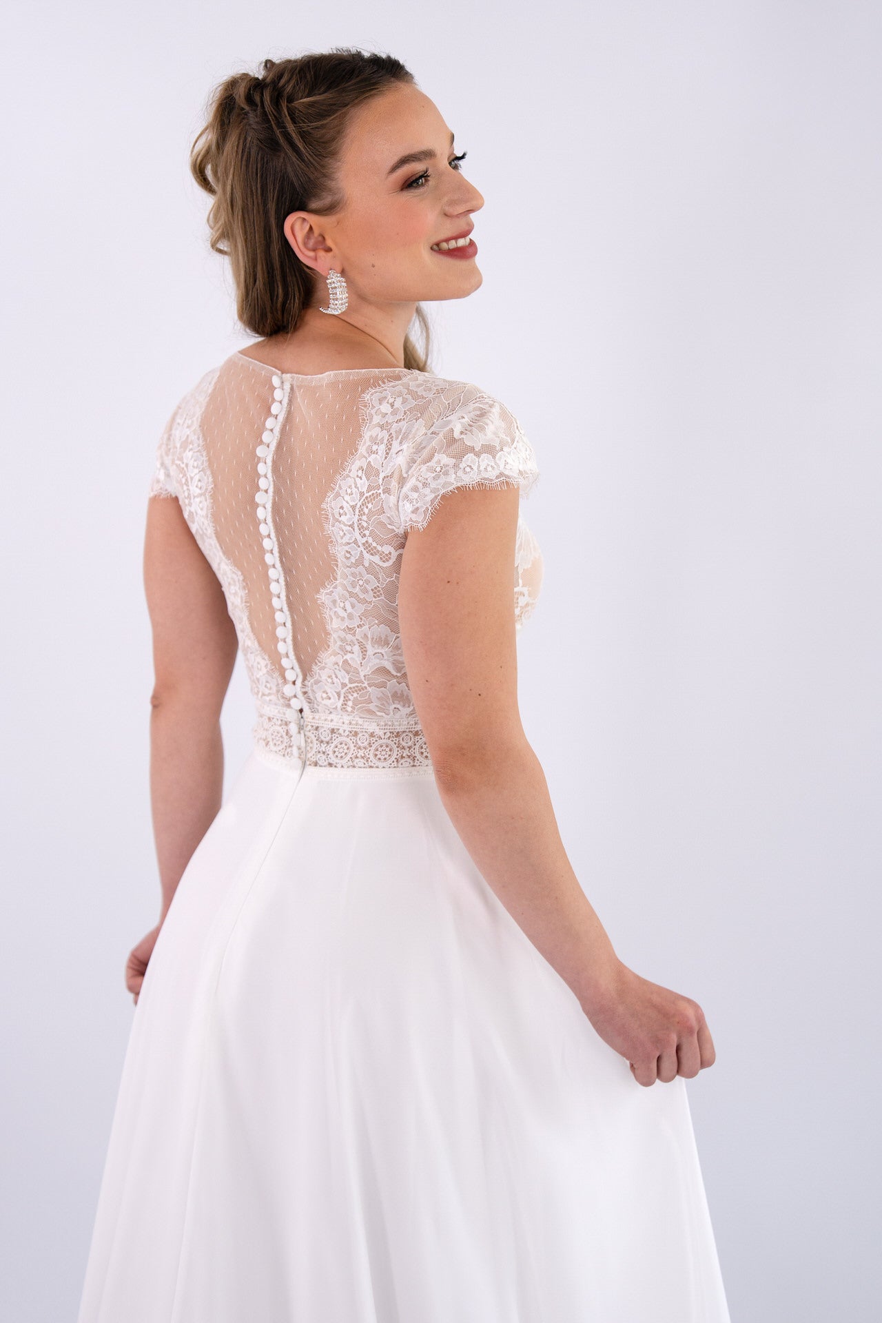 li - 2RE - 005 - bridalicious Brautkleider Hochzeitskleider Brautmoden Bremen Wiesbaden