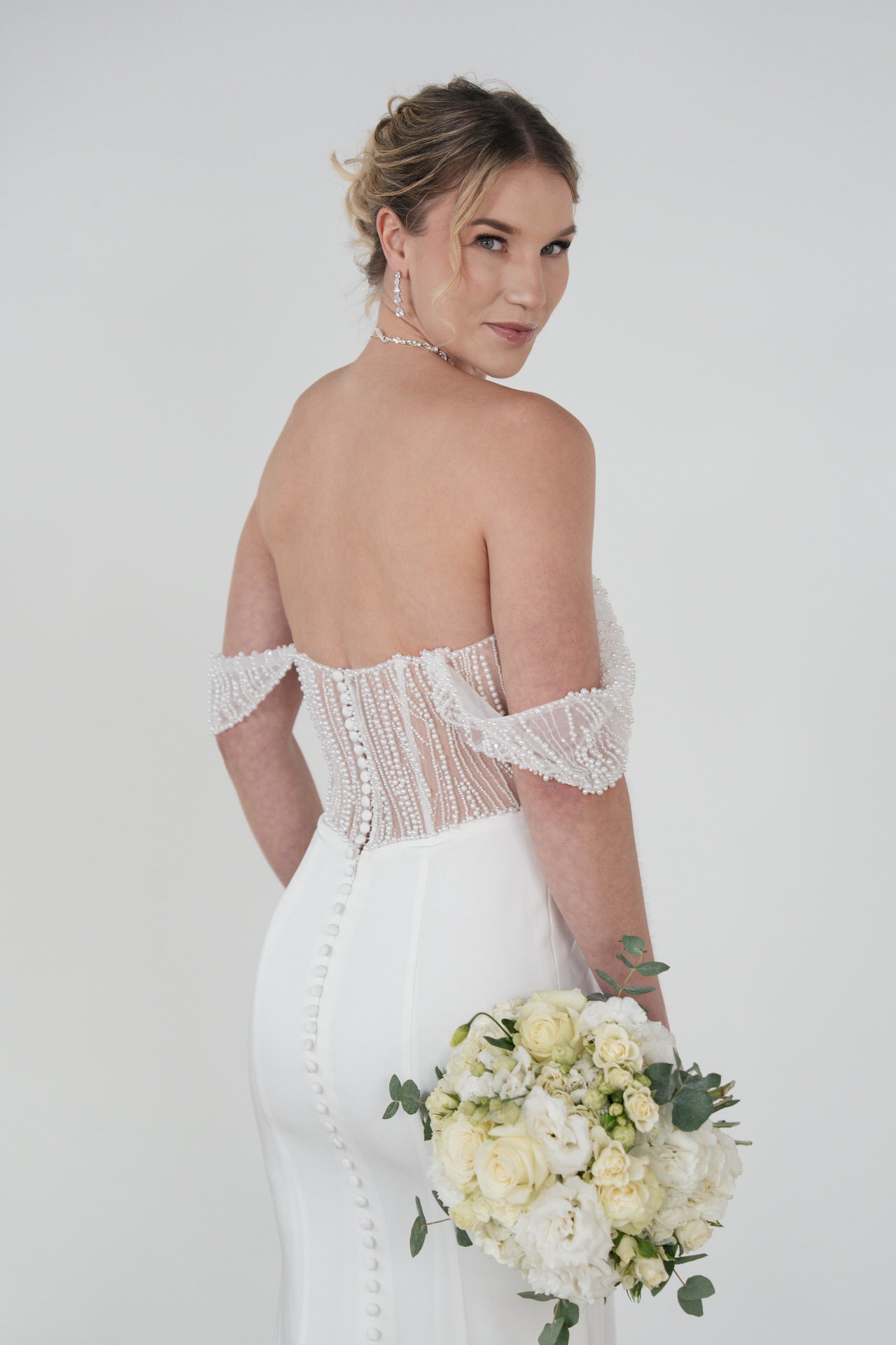 li - 2RE - 013 - bridalicious Brautkleider Hochzeitskleider Brautmoden Bremen Wiesbaden