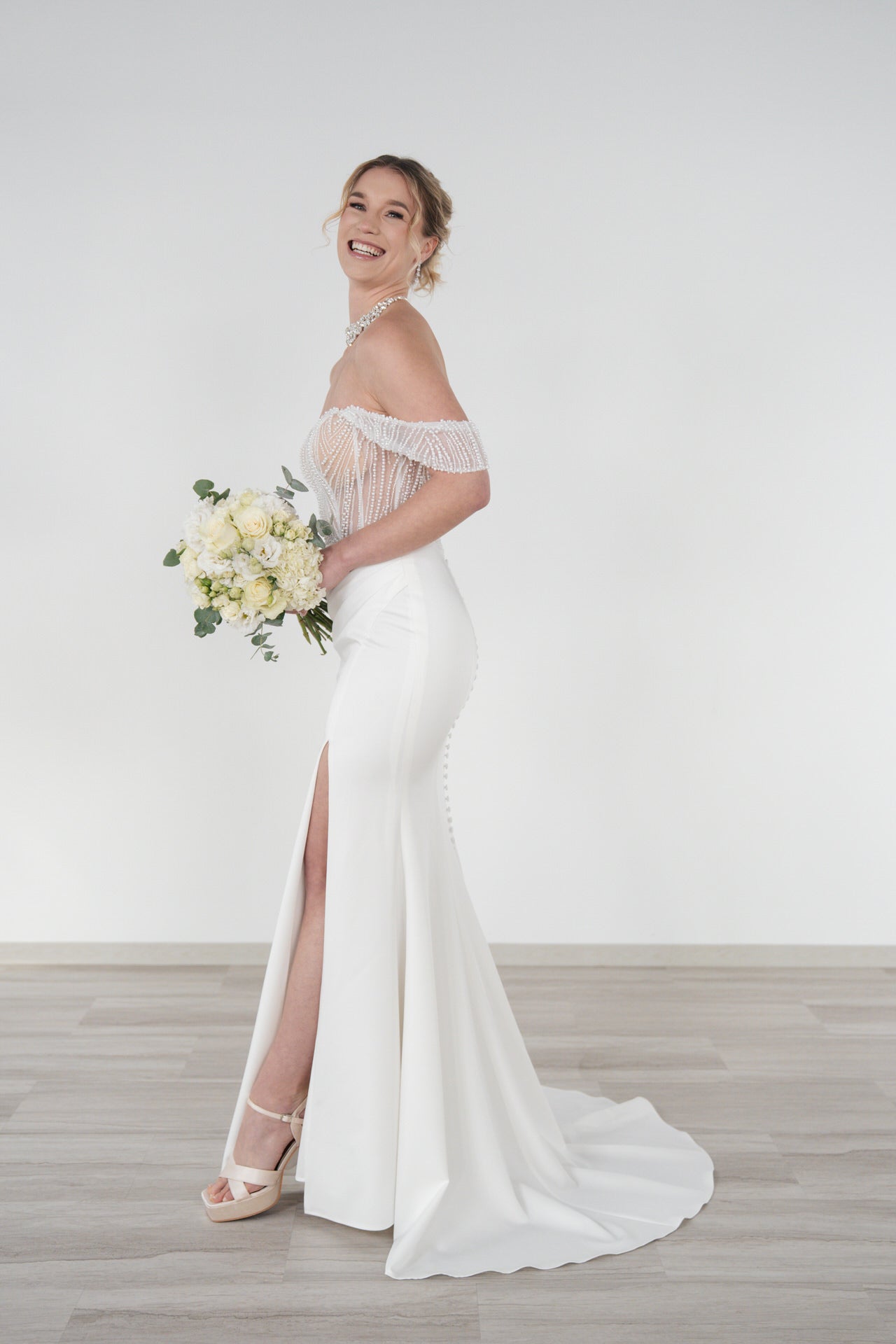 li - 2RE - 013 - bridalicious Brautkleider Hochzeitskleider Brautmoden Bremen Wiesbaden