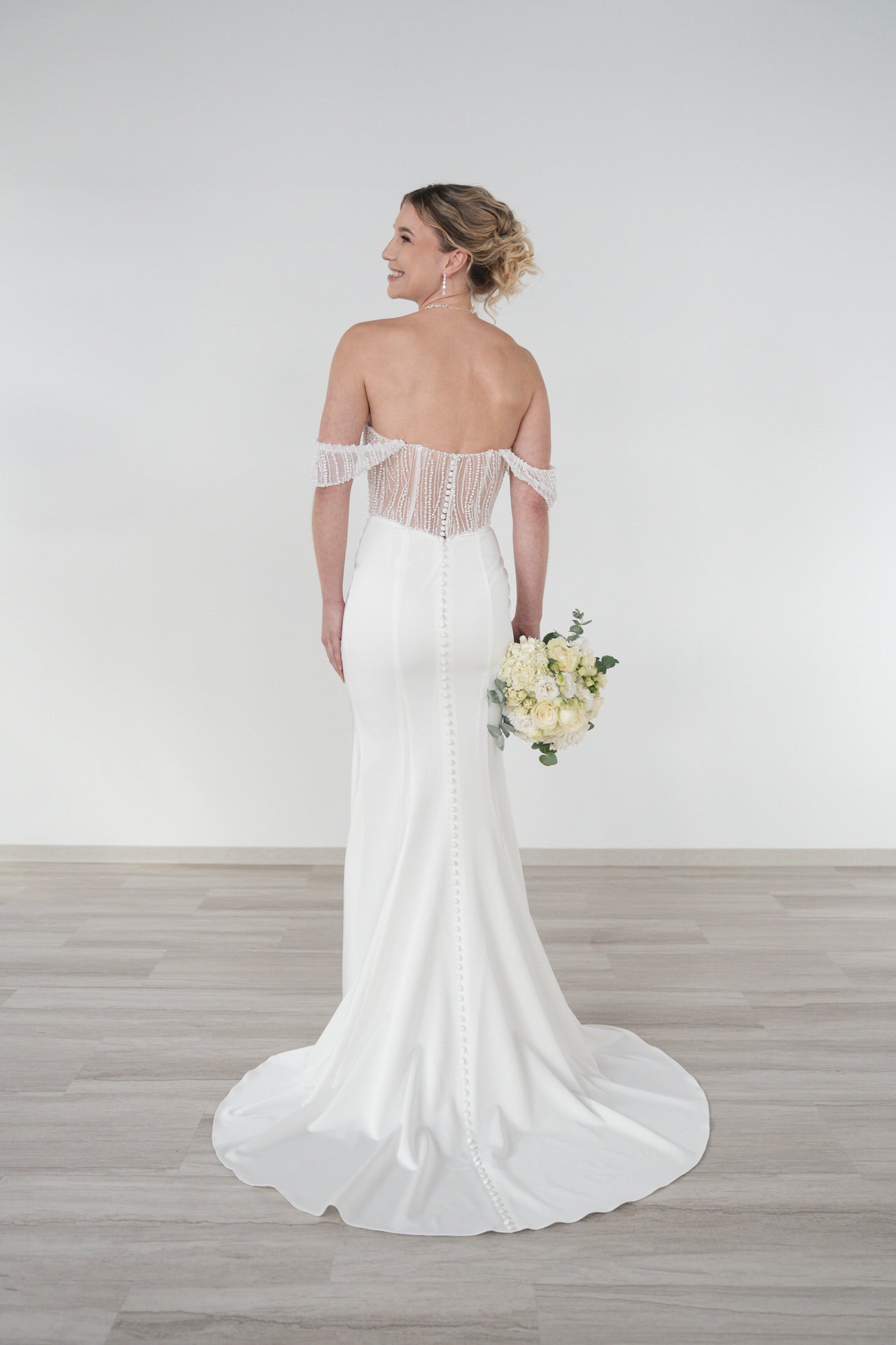 li - 2RE - 013 - bridalicious Brautkleider Hochzeitskleider Brautmoden Bremen Wiesbaden