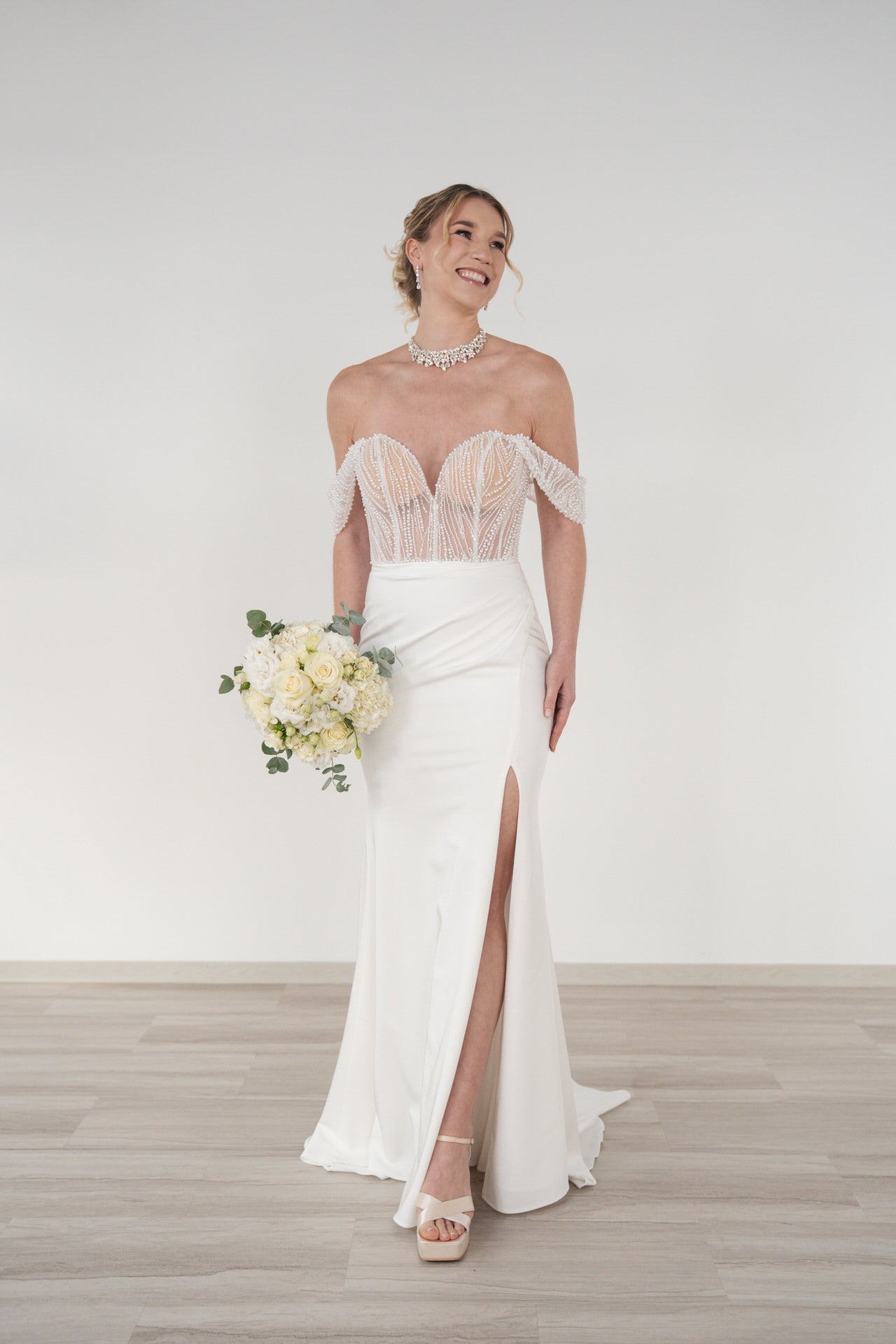 li - 2RE - 013 - bridalicious Brautkleider Hochzeitskleider Brautmoden Bremen Wiesbaden