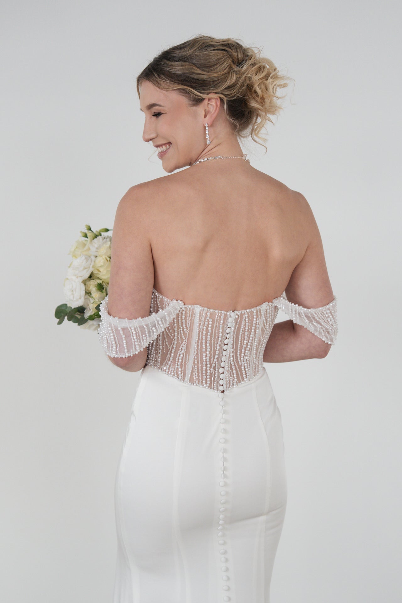 li - 2RE - 013 - bridalicious Brautkleider Hochzeitskleider Brautmoden Bremen Wiesbaden