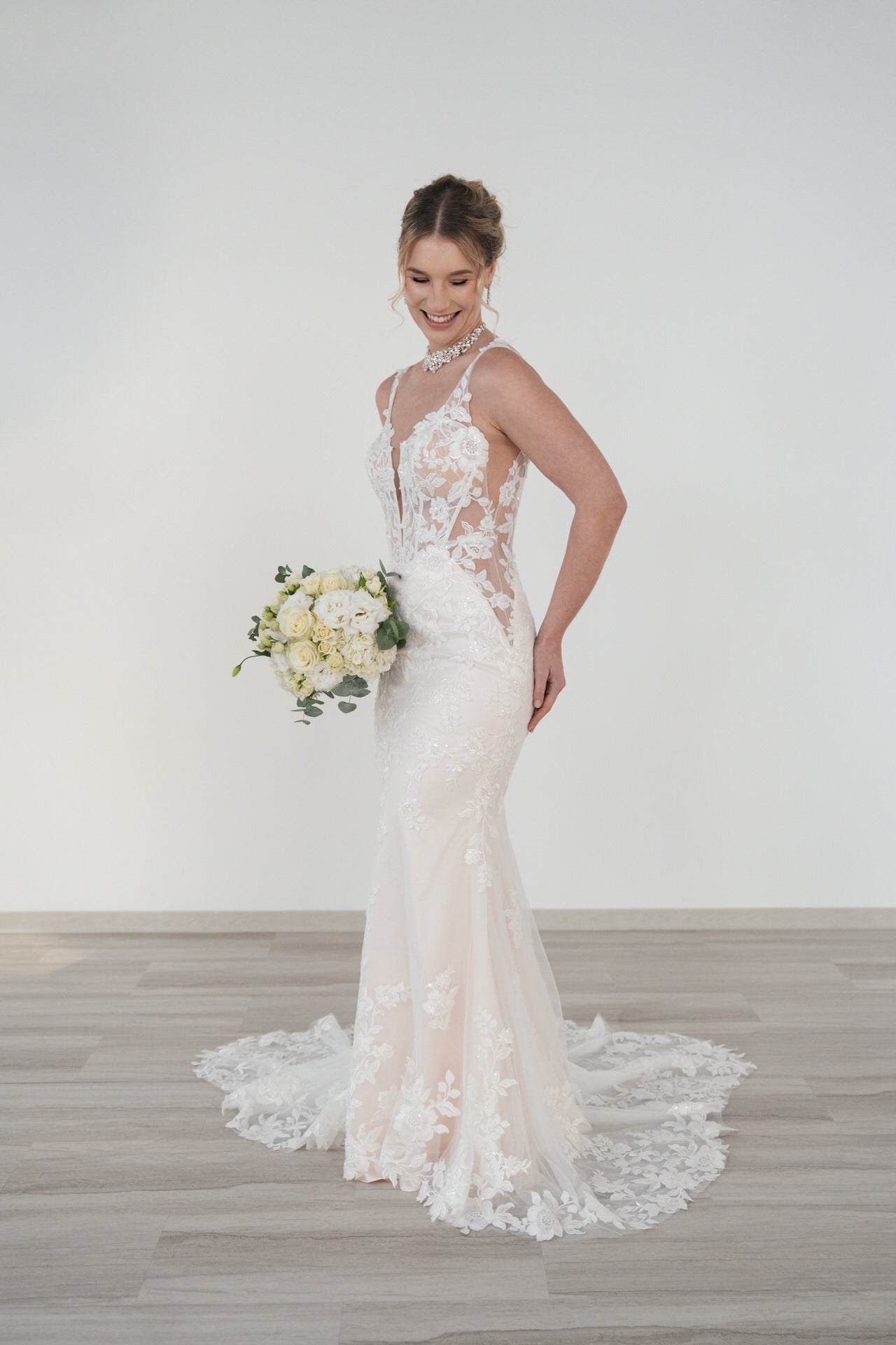 li - 2RE - 014 - bridalicious Brautkleider Hochzeitskleider Brautmoden Bremen Wiesbaden