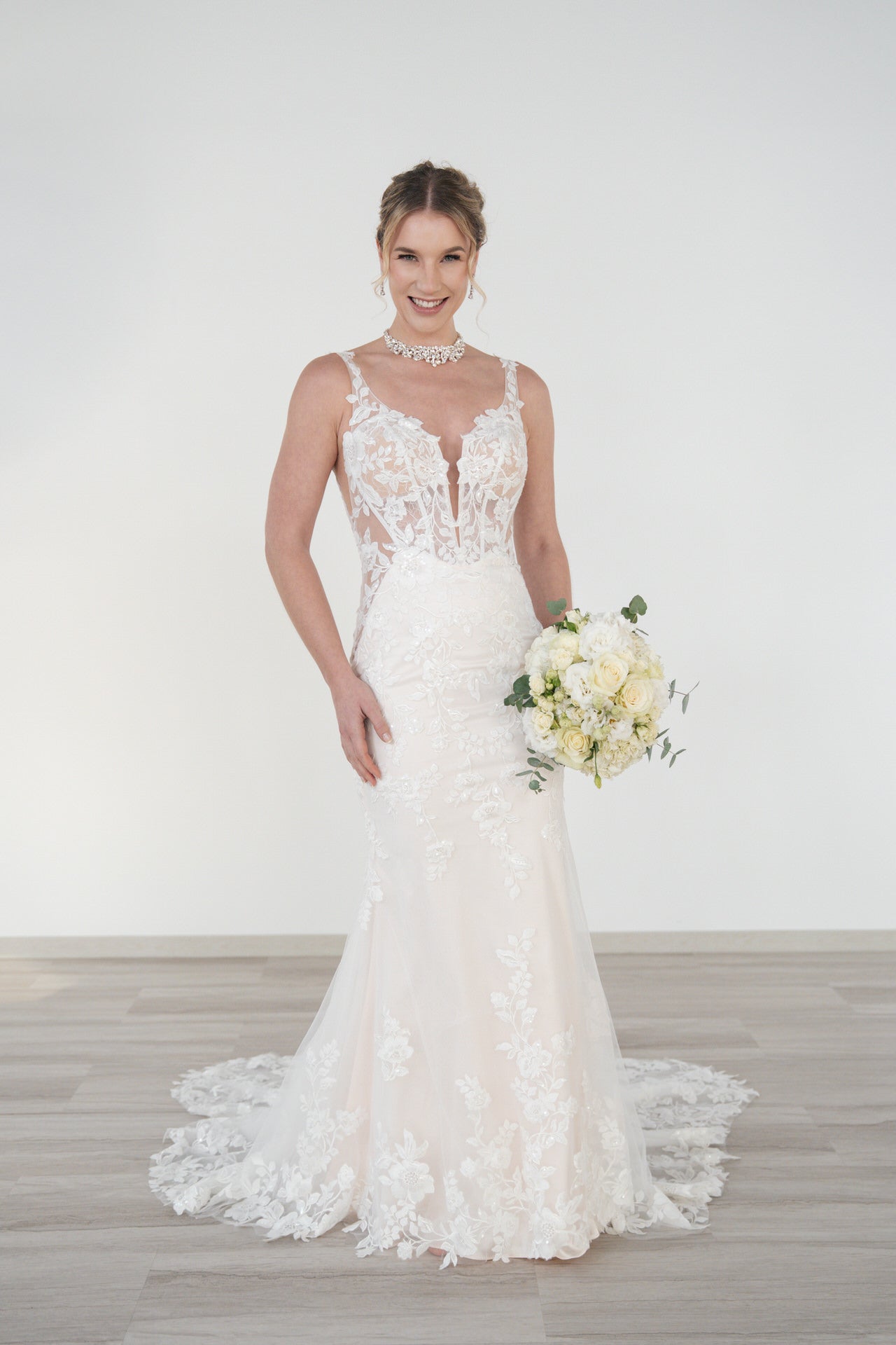 li - 2RE - 014 - bridalicious Brautkleider Hochzeitskleider Brautmoden Bremen Wiesbaden