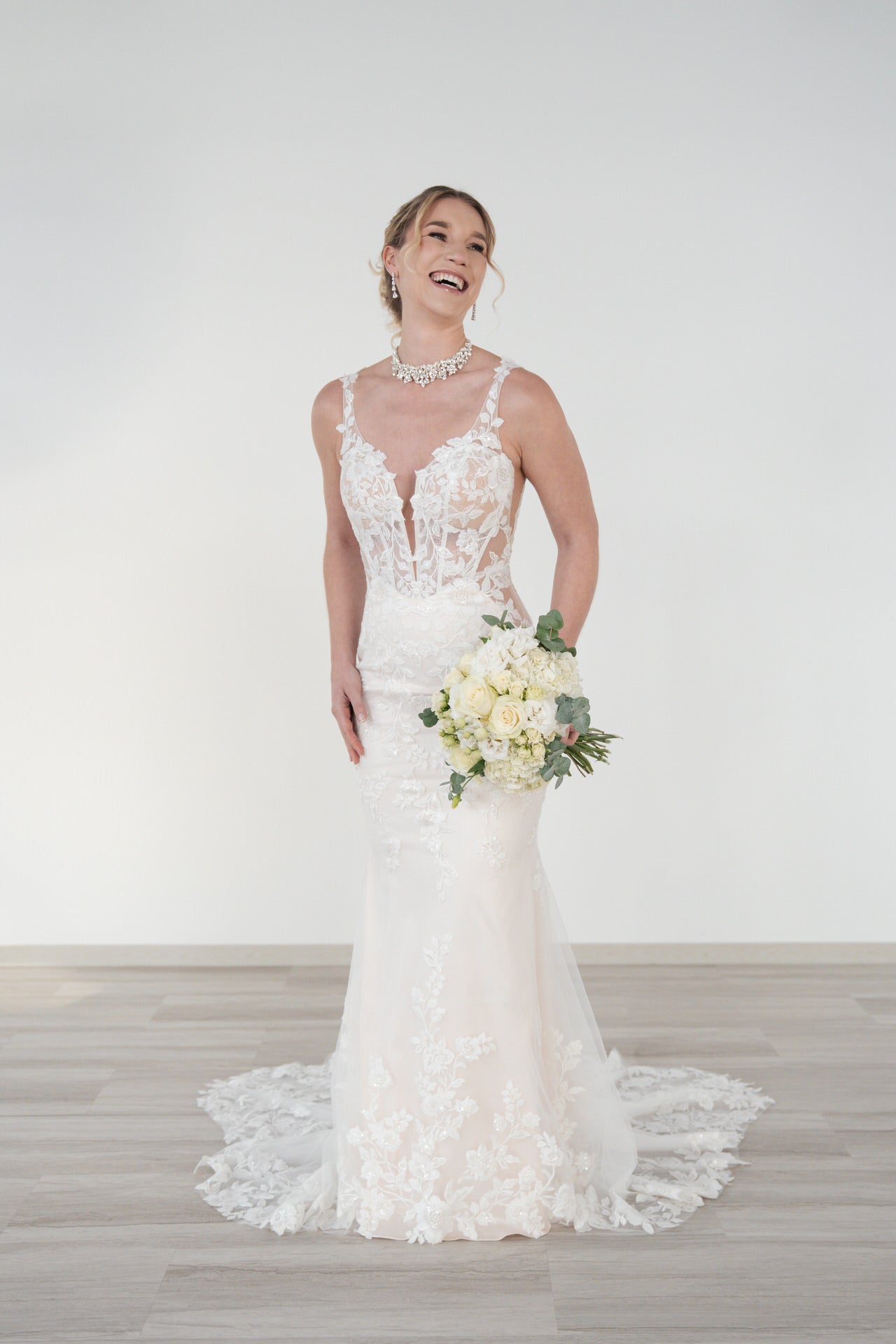 li - 2RE - 014 - bridalicious Brautkleider Hochzeitskleider Brautmoden Bremen Wiesbaden
