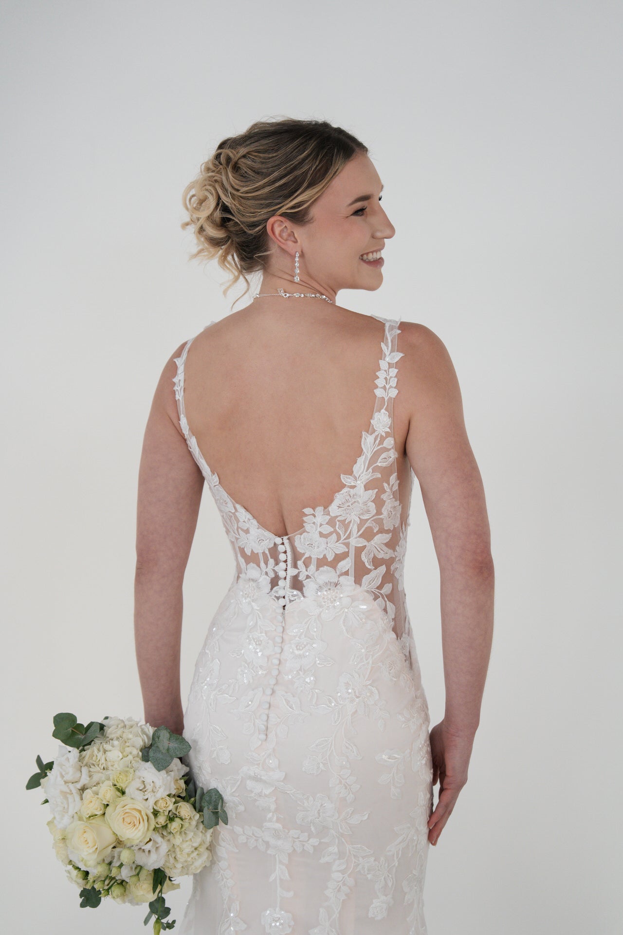 li - 2RE - 014 - bridalicious Brautkleider Hochzeitskleider Brautmoden Bremen Wiesbaden