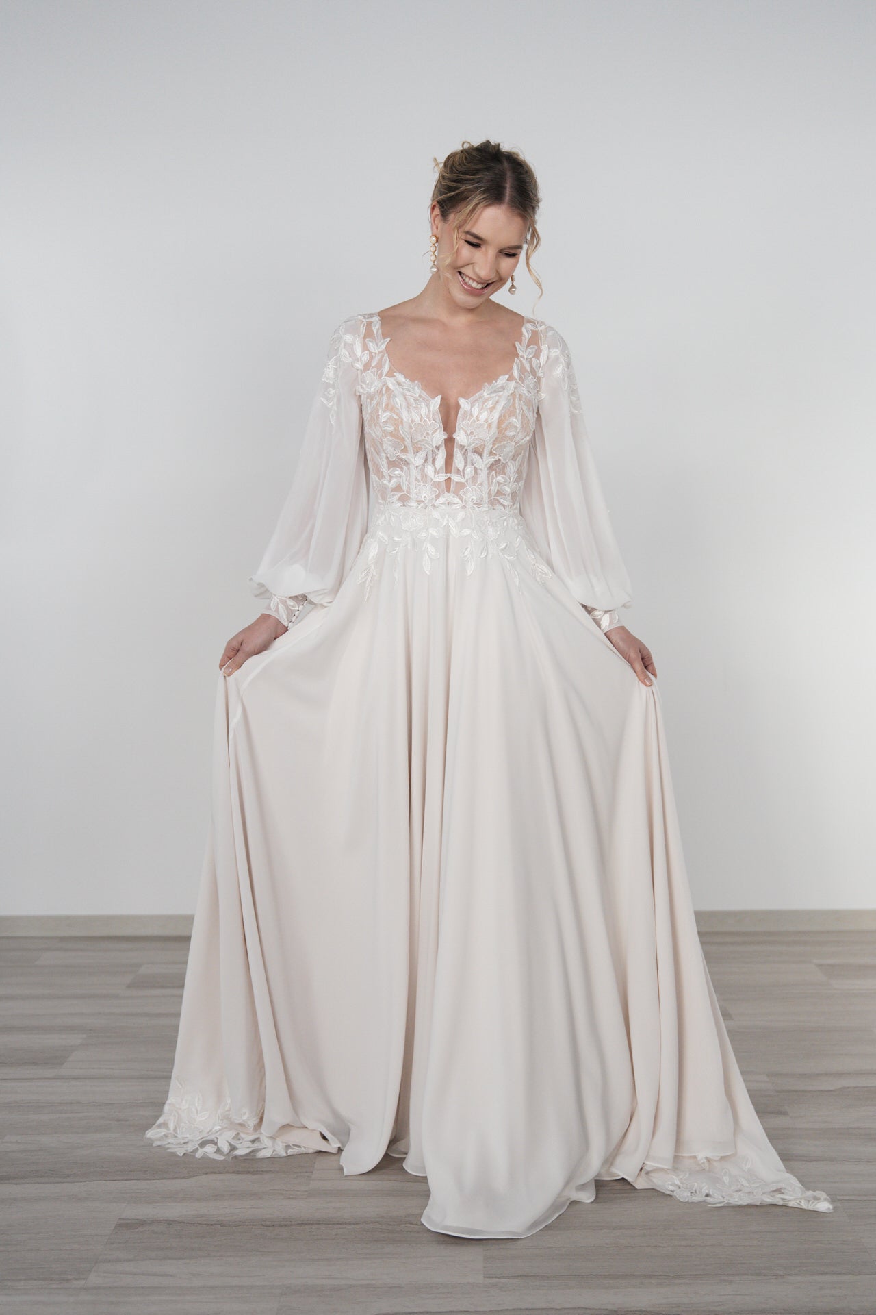 li - 2RE - 015 - bridalicious Brautkleider Hochzeitskleider Brautmoden Bremen Wiesbaden
