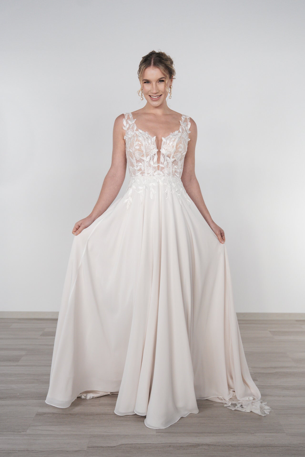 li - 2RE - 015 - bridalicious Brautkleider Hochzeitskleider Brautmoden Bremen Wiesbaden