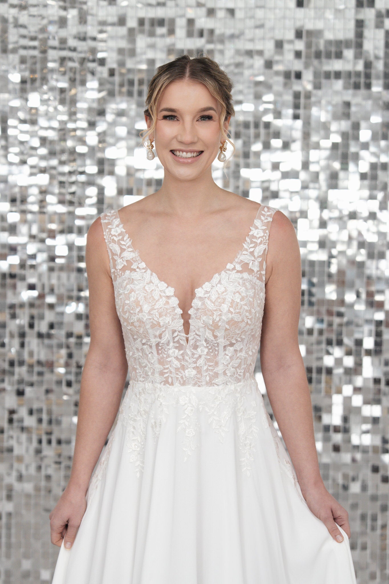 li - 2RE - 016 - bridalicious Brautkleider Hochzeitskleider Brautmoden Bremen Wiesbaden