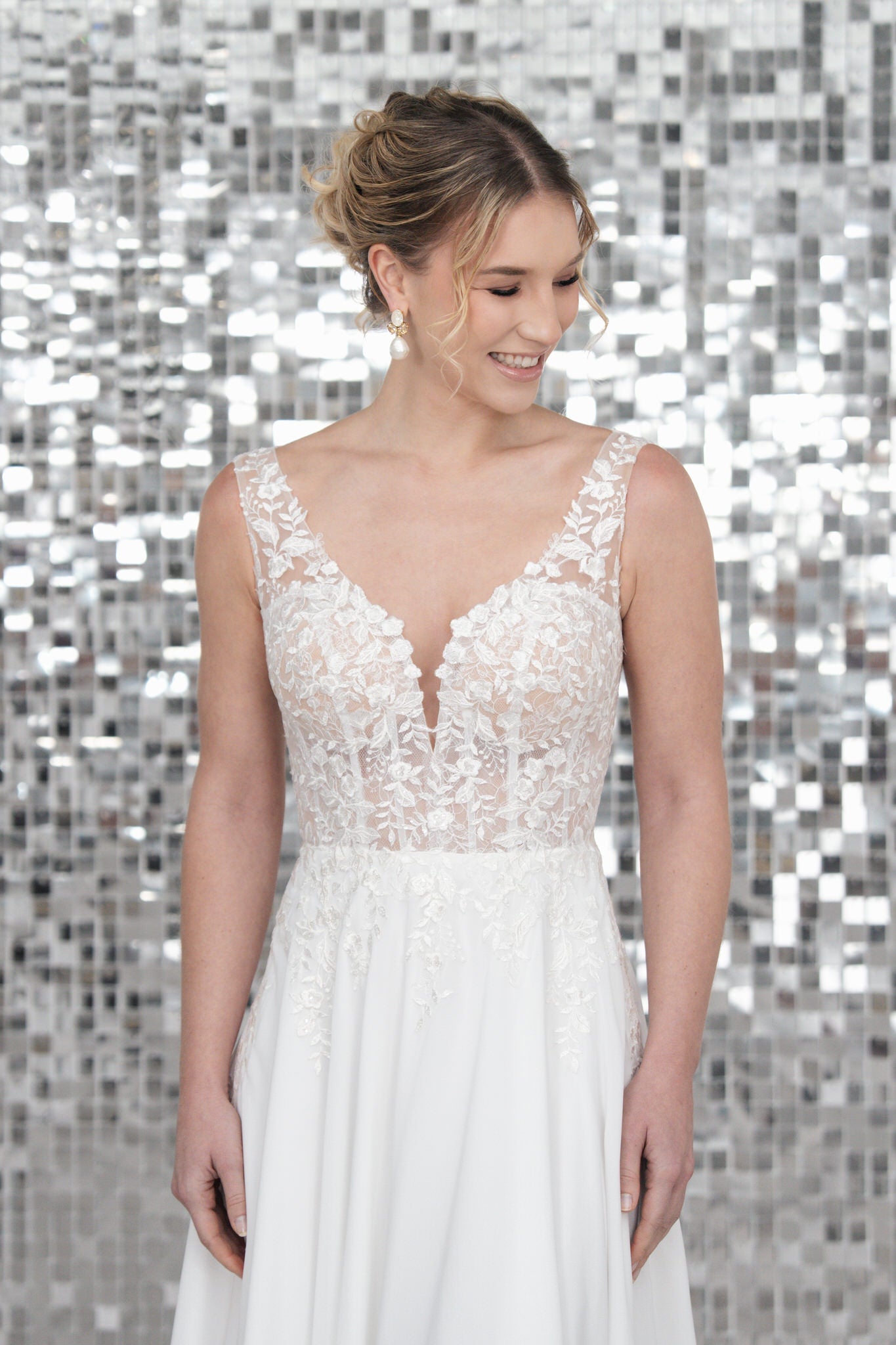 li - 2RE - 016 - bridalicious Brautkleider Hochzeitskleider Brautmoden Bremen Wiesbaden