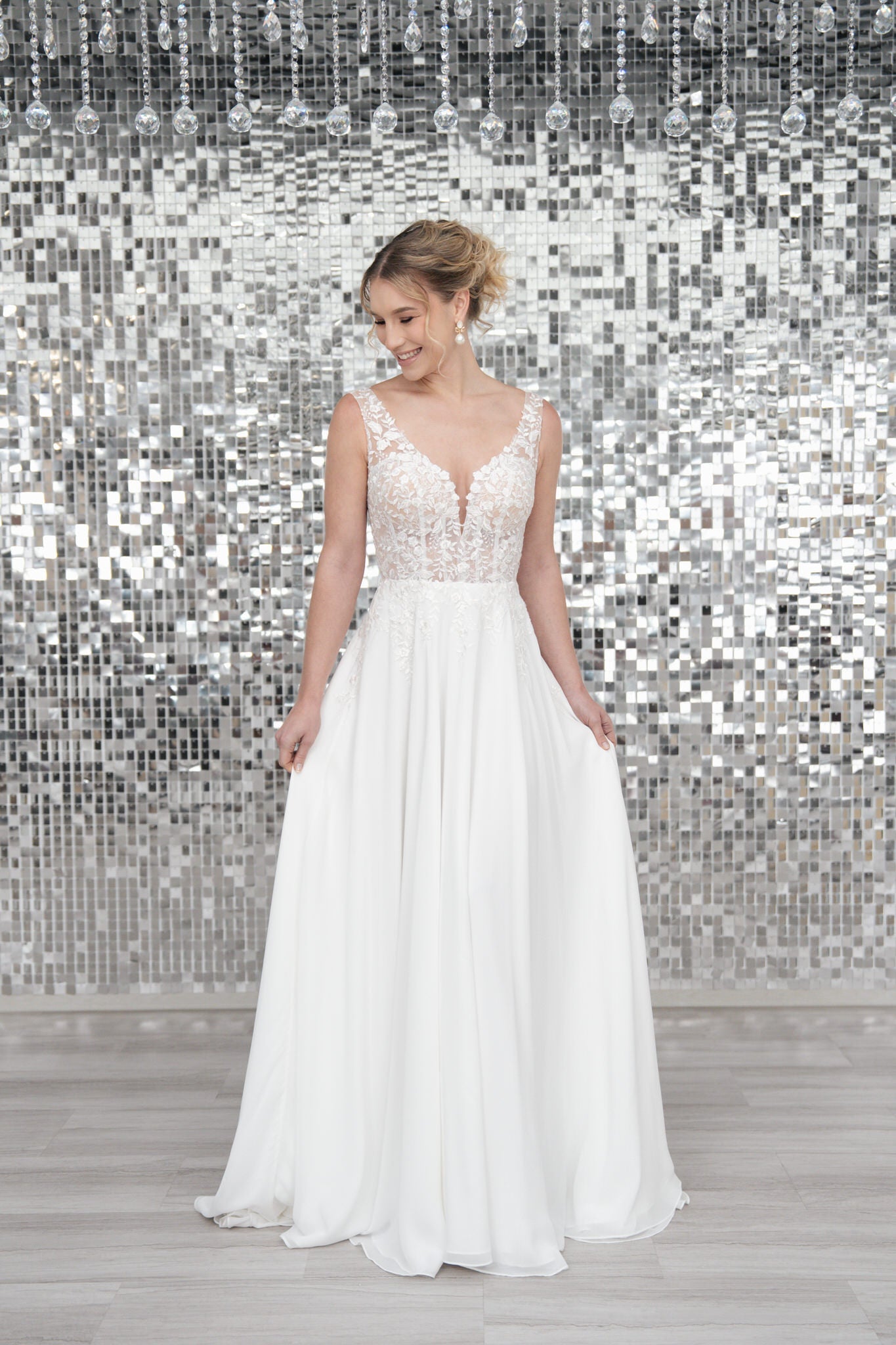 li - 2RE - 016 - bridalicious Brautkleider Hochzeitskleider Brautmoden Bremen Wiesbaden