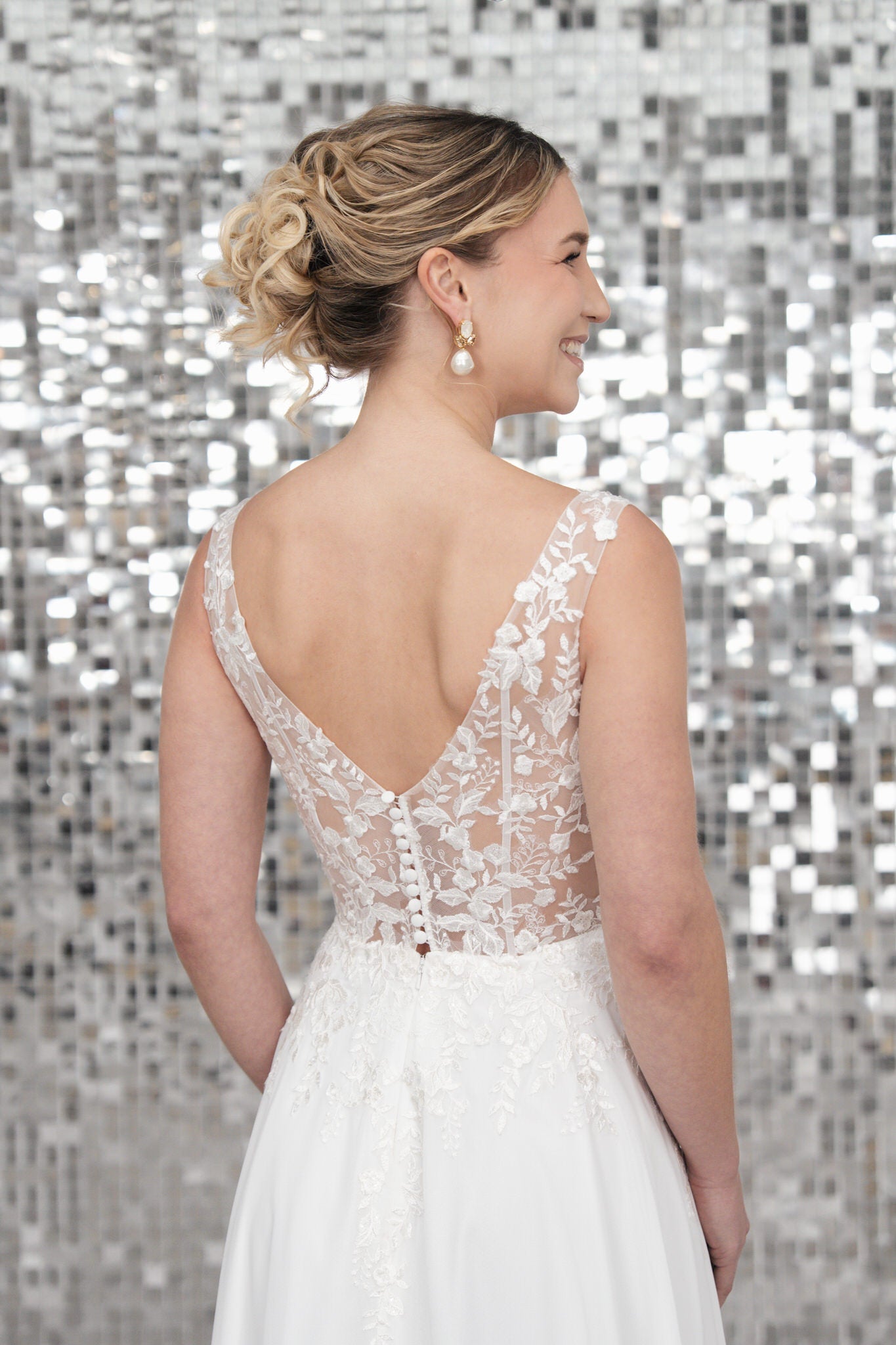 li - 2RE - 016 - bridalicious Brautkleider Hochzeitskleider Brautmoden Bremen Wiesbaden