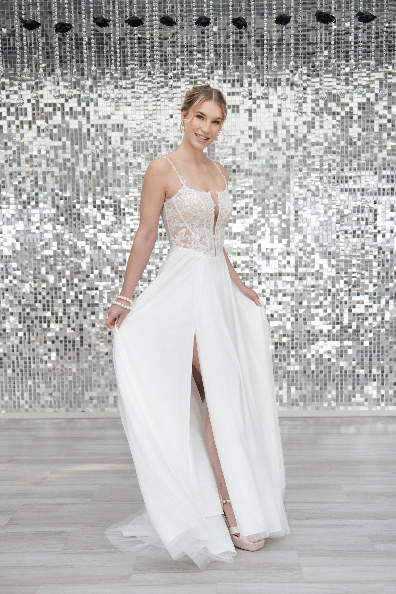 li - 2RE - 017 - bridalicious Brautkleider Hochzeitskleider Brautmoden Bremen Wiesbaden