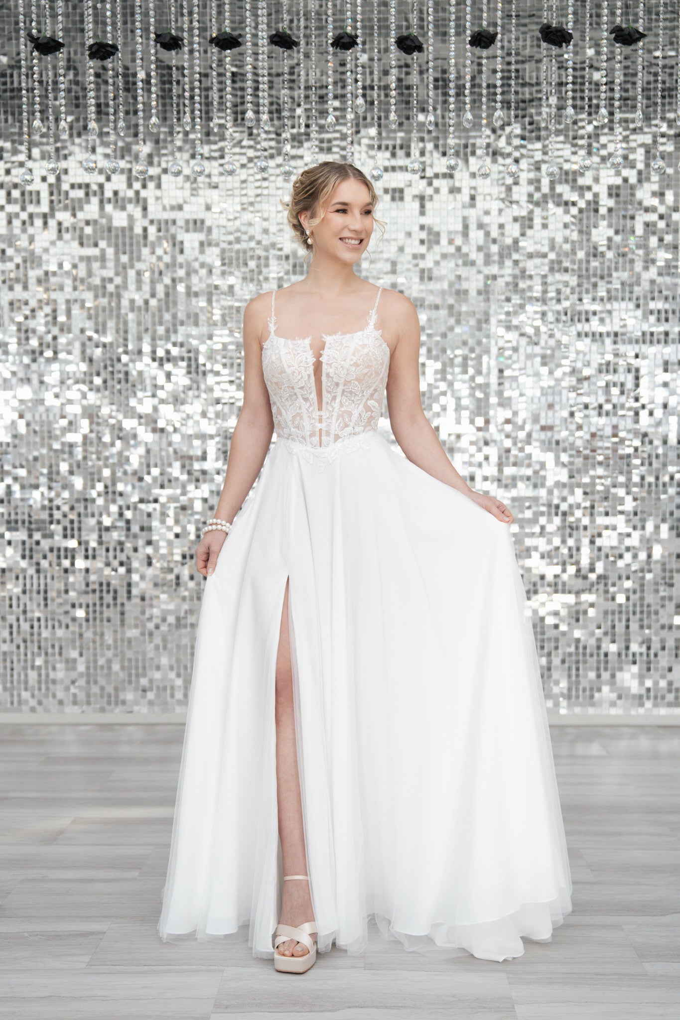 li - 2RE - 017 - bridalicious Brautkleider Hochzeitskleider Brautmoden Bremen Wiesbaden