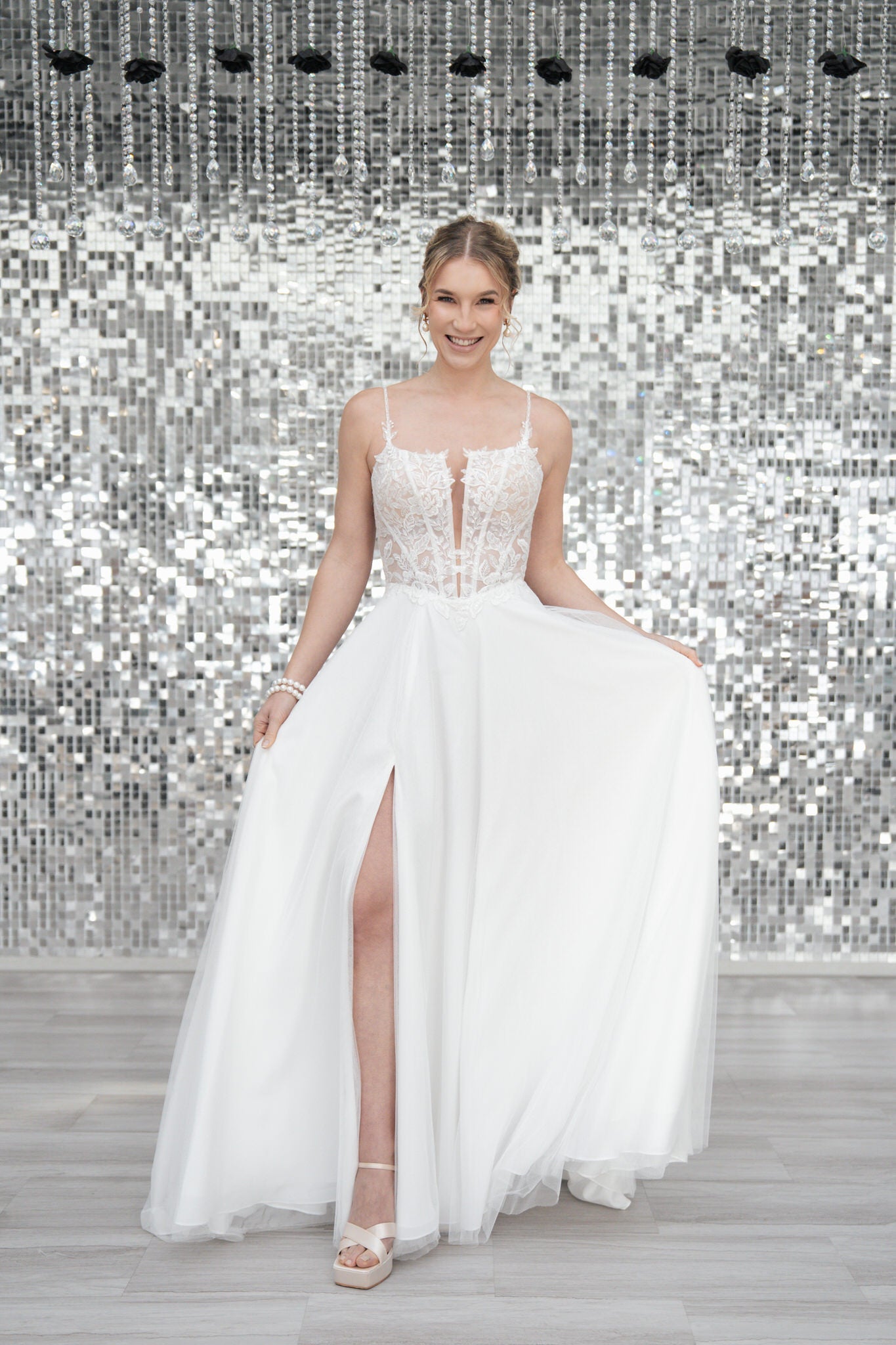 li - 2RE - 017 - bridalicious Brautkleider Hochzeitskleider Brautmoden Bremen Wiesbaden