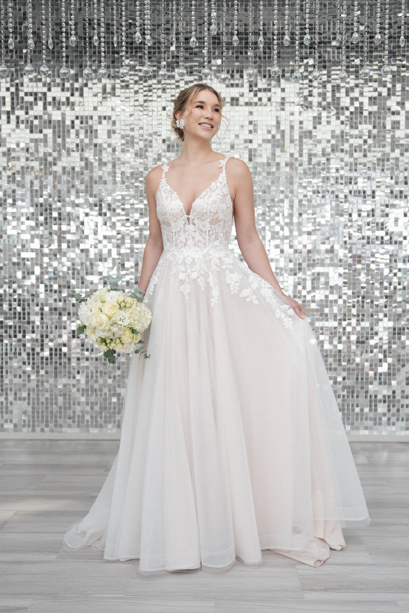 li - 2RE - 019 - bridalicious Brautkleider Hochzeitskleider Brautmoden Bremen Wiesbaden