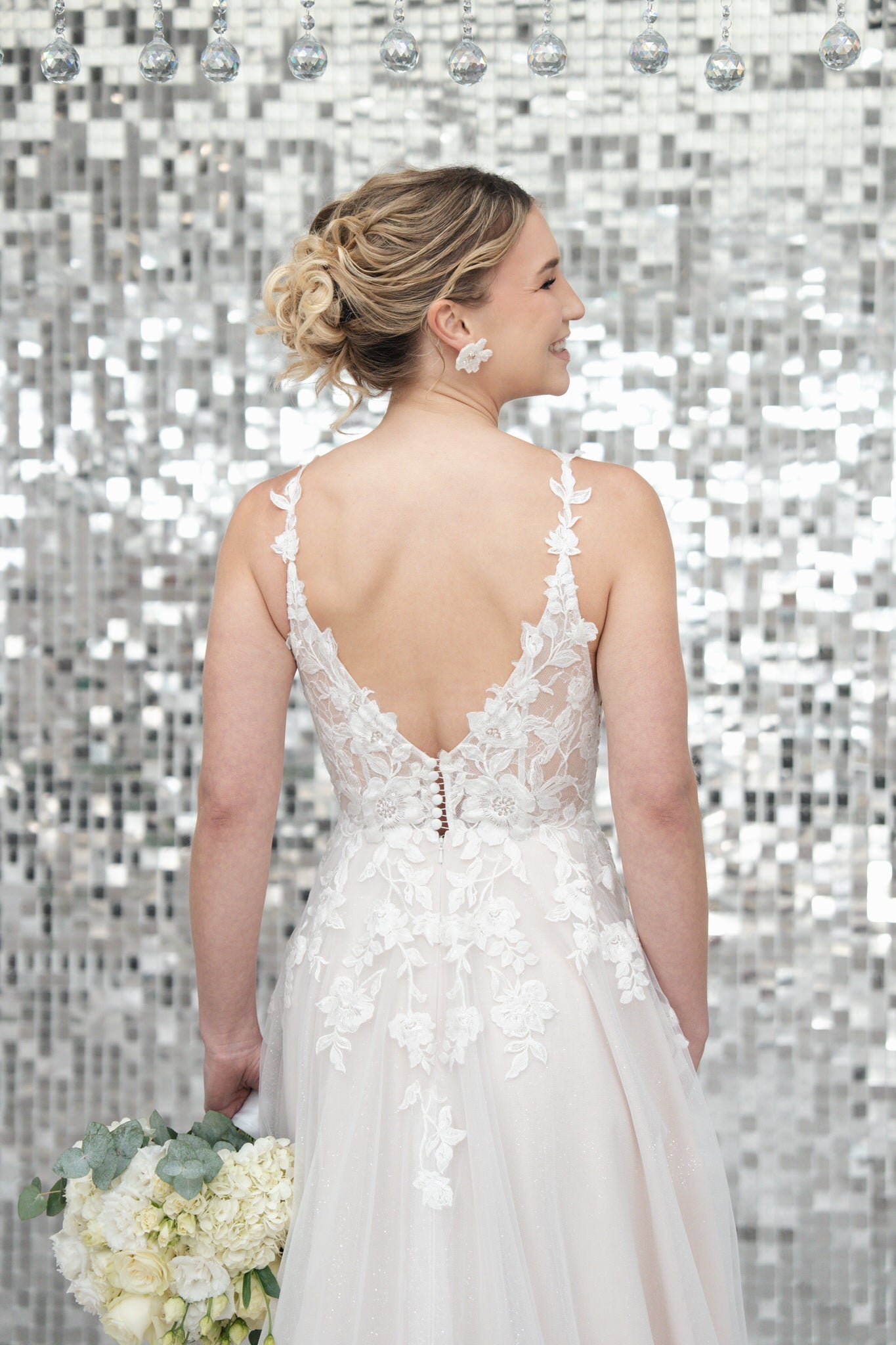 li - 2RE - 019 - bridalicious Brautkleider Hochzeitskleider Brautmoden Bremen Wiesbaden