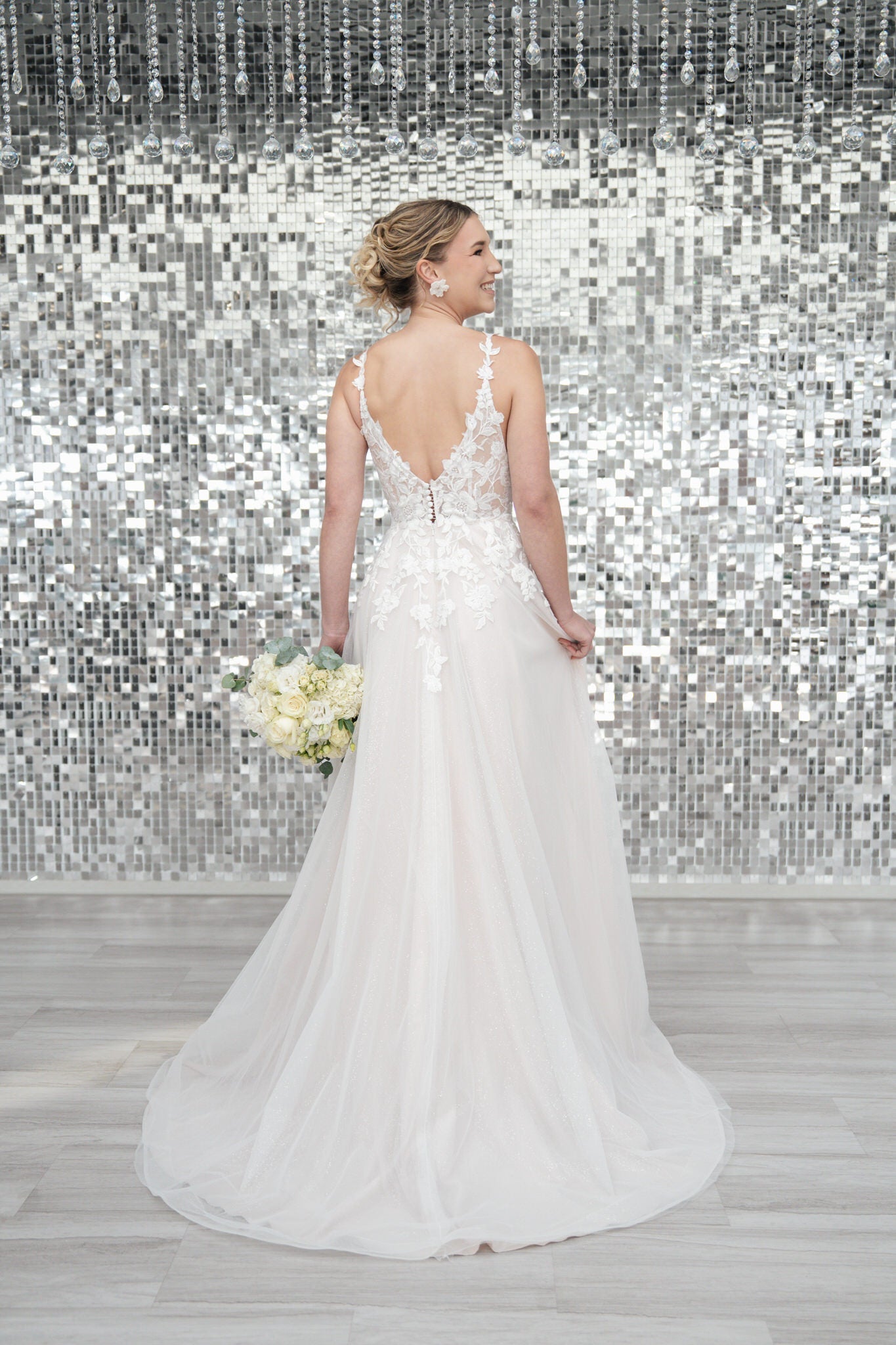 li - 2RE - 019 - bridalicious Brautkleider Hochzeitskleider Brautmoden Bremen Wiesbaden