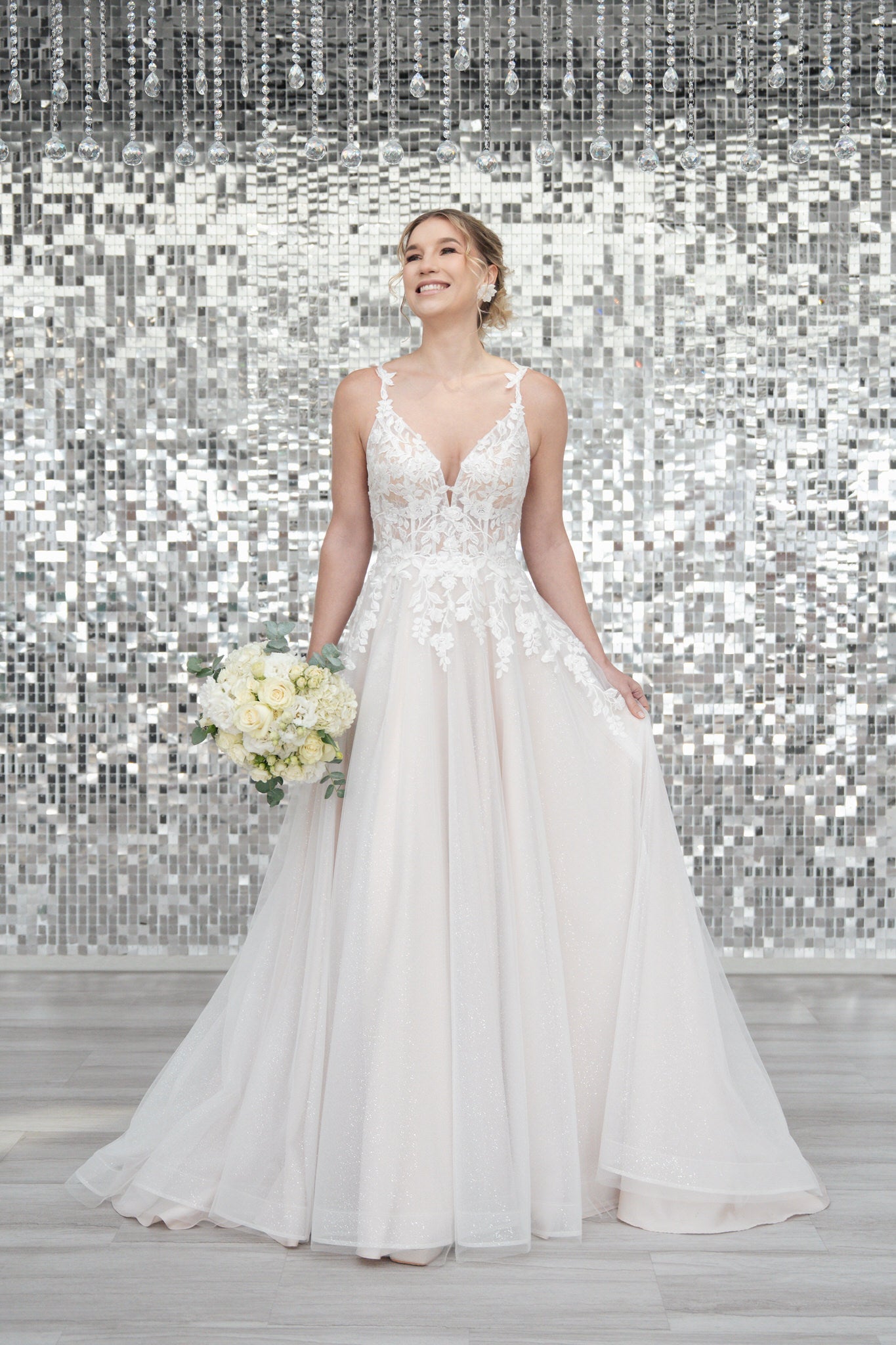 li - 2RE - 019 - bridalicious Brautkleider Hochzeitskleider Brautmoden Bremen Wiesbaden