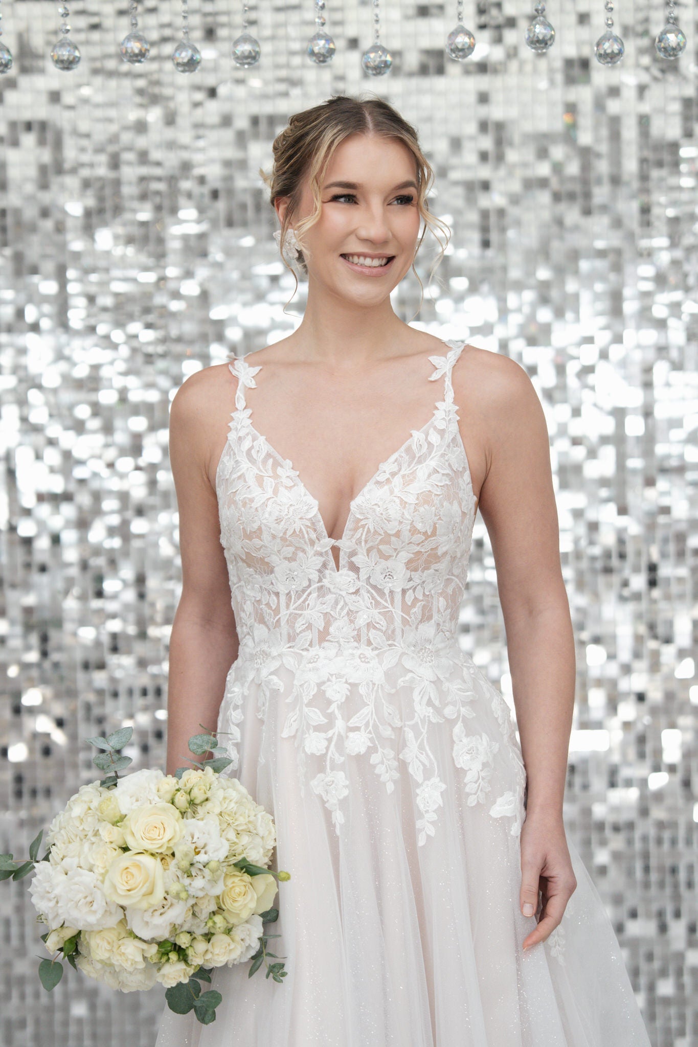 li - 2RE - 019 - bridalicious Brautkleider Hochzeitskleider Brautmoden Bremen Wiesbaden