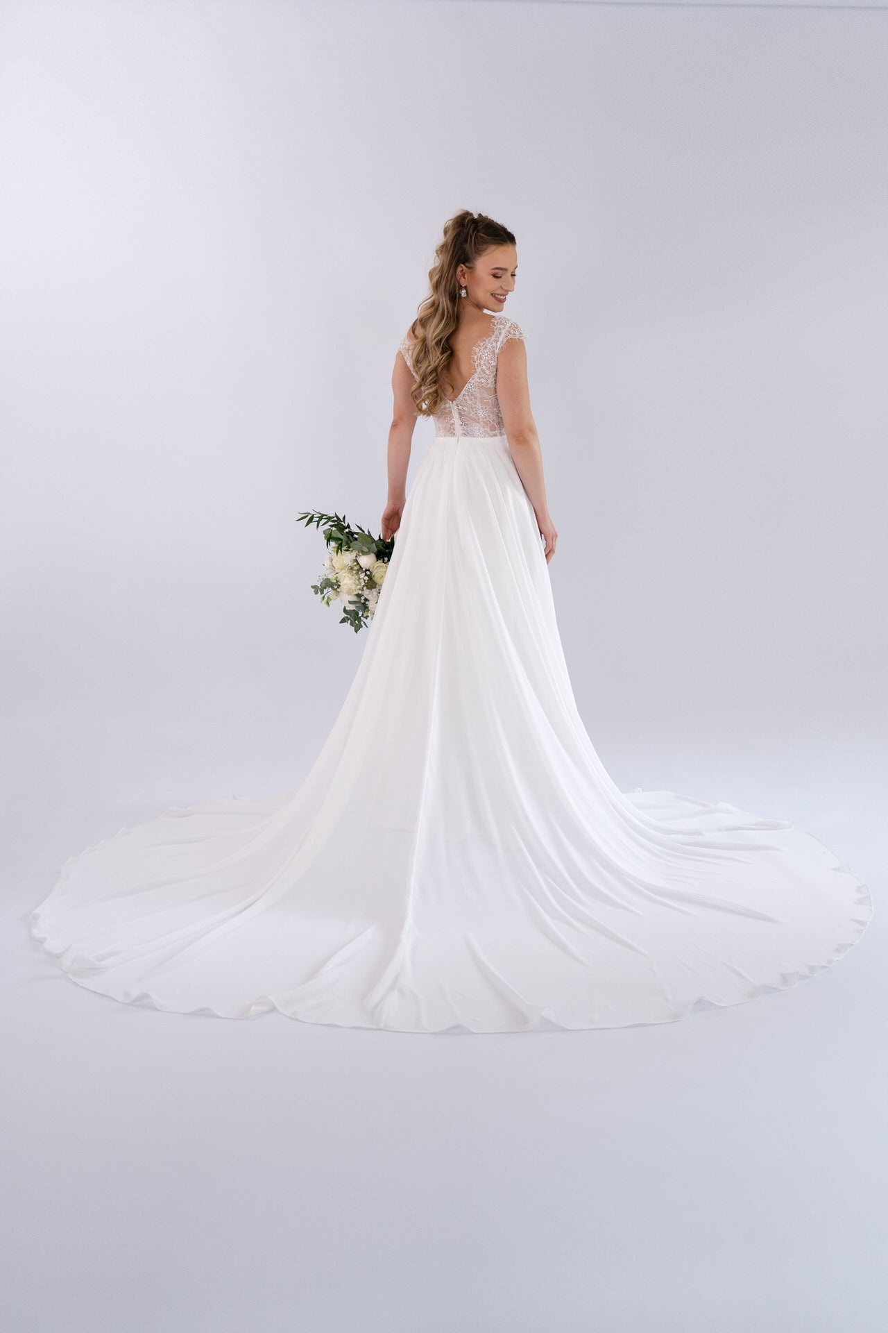 li - 3M - 004 - bridalicious Brautkleider Hochzeitskleider Brautmoden Bremen Wiesbaden