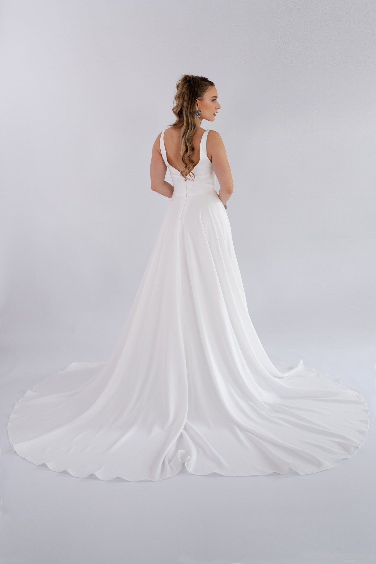 li - 3M - 005(Split) - bridalicious Brautkleider Hochzeitskleider Brautmoden Bremen Wiesbaden