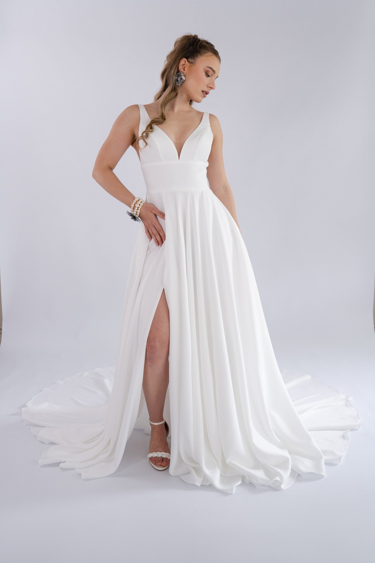 li - 3M - 005(Split) - bridalicious Brautkleider Hochzeitskleider Brautmoden Bremen Wiesbaden