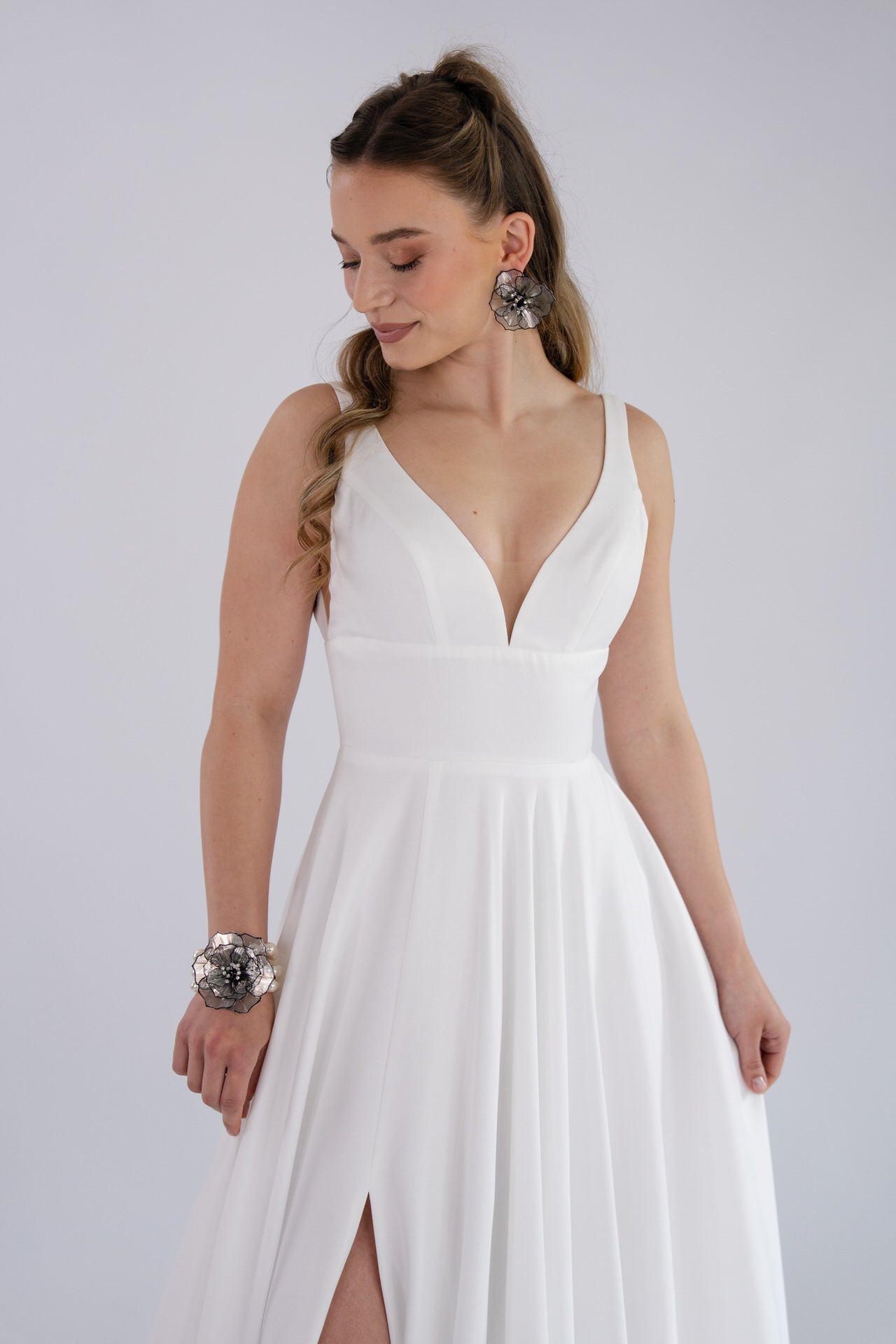 li - 3M - 005(Split) - bridalicious Brautkleider Hochzeitskleider Brautmoden Bremen Wiesbaden