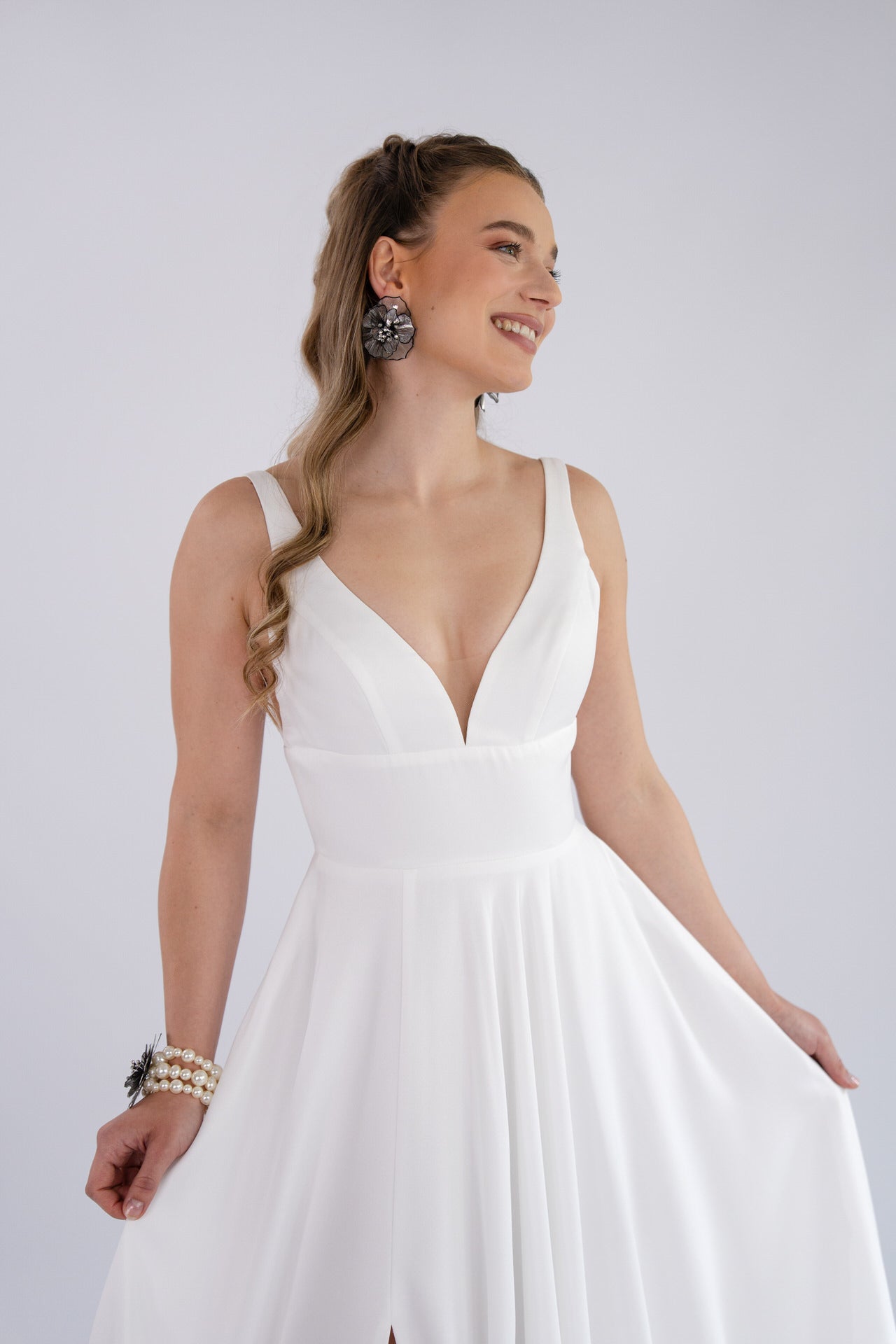 li - 3M - 005(Split) - bridalicious Brautkleider Hochzeitskleider Brautmoden Bremen Wiesbaden