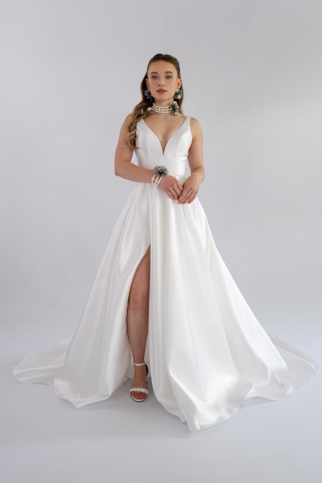 li - 3M - 006(Split) - bridalicious Brautkleider Hochzeitskleider Brautmoden Bremen Wiesbaden