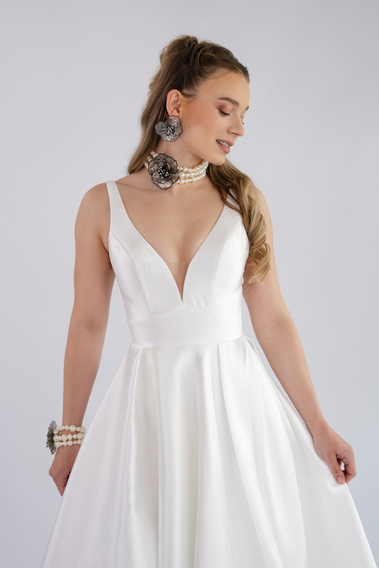 li - 3M - 006(Split) - bridalicious Brautkleider Hochzeitskleider Brautmoden Bremen Wiesbaden