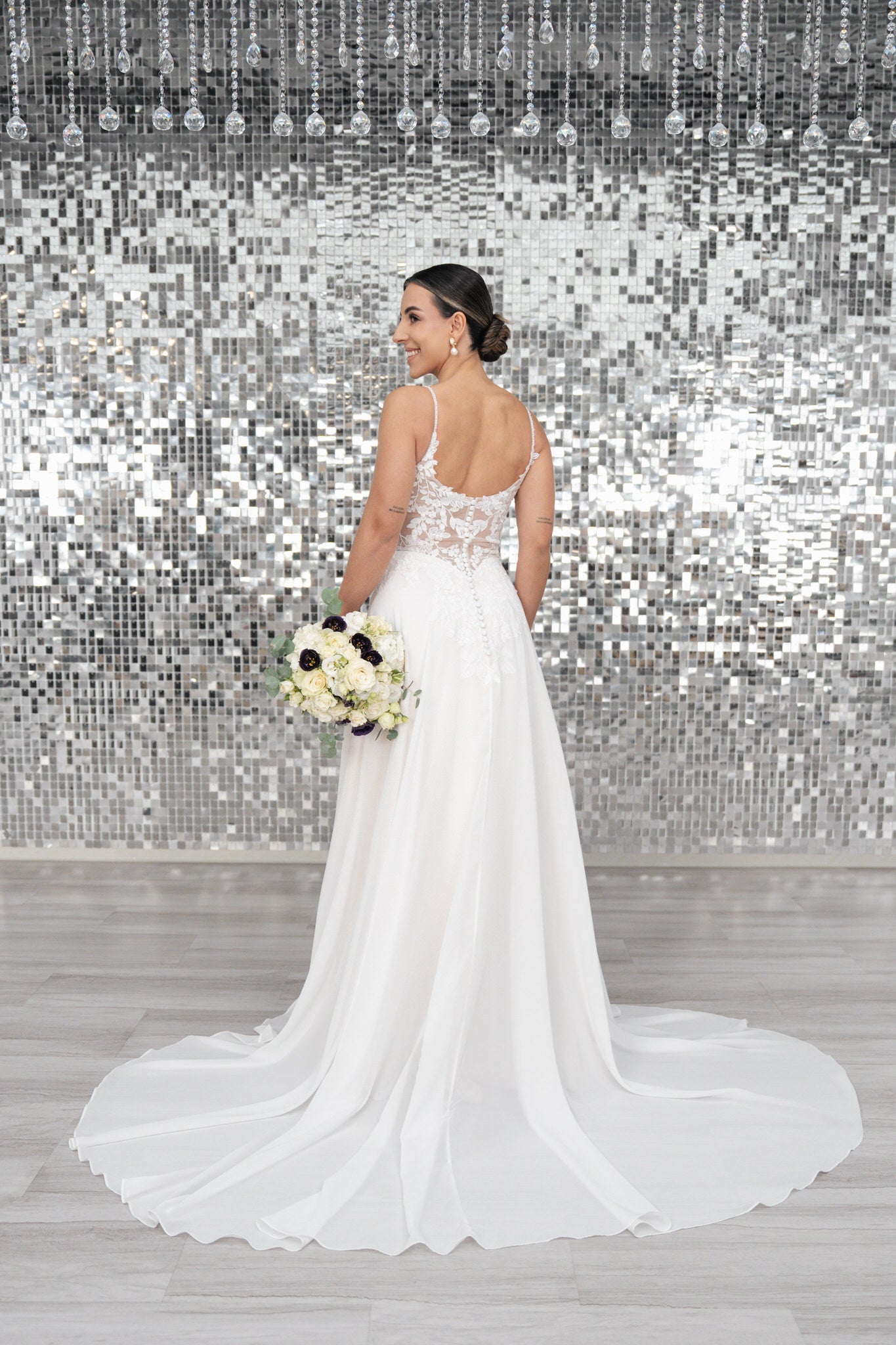 li - 3M - 012 - bridalicious Brautkleider Hochzeitskleider Brautmoden Bremen Wiesbaden