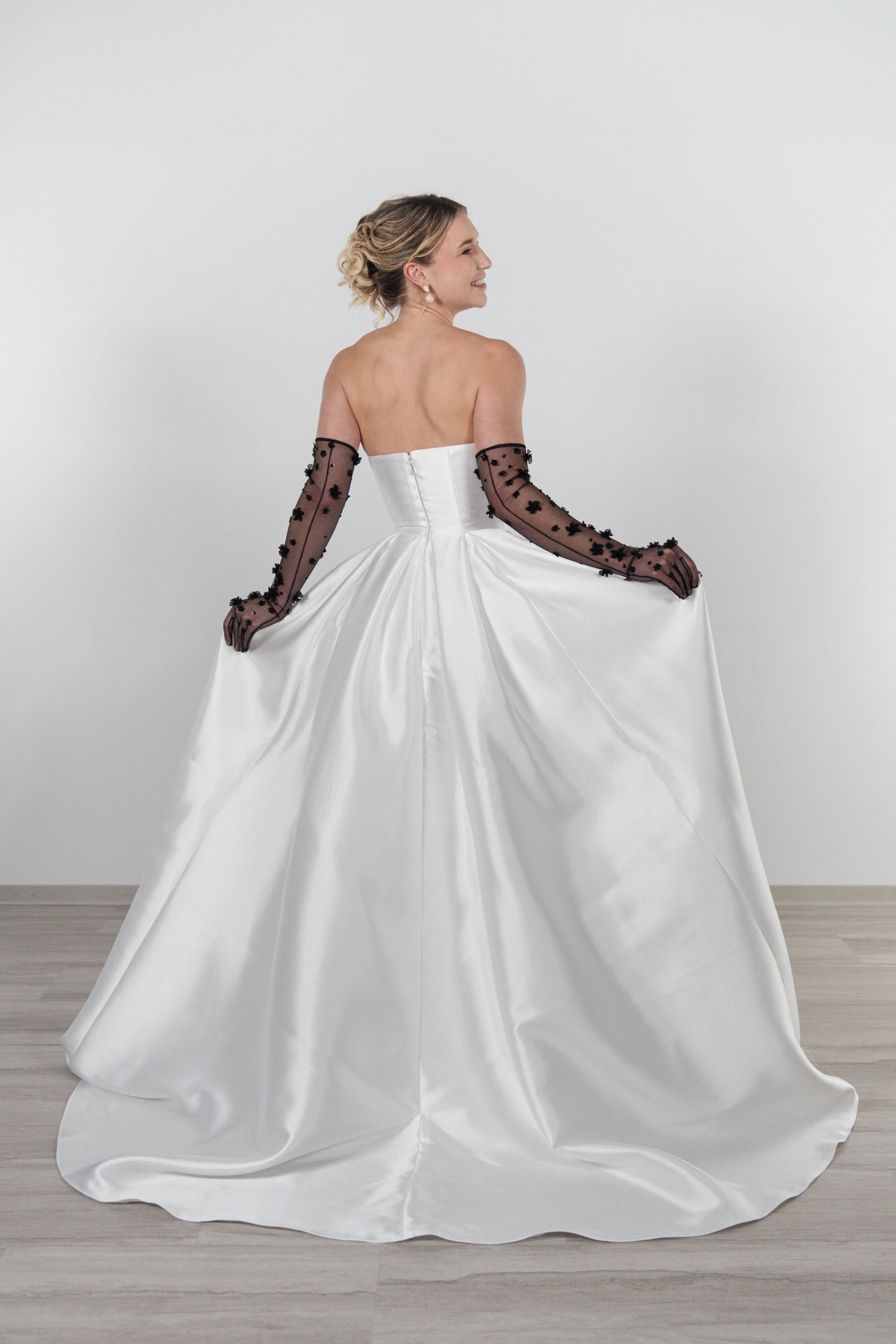 li - 3M - 014 (Split) - bridalicious brautkleider hochzeitskleider